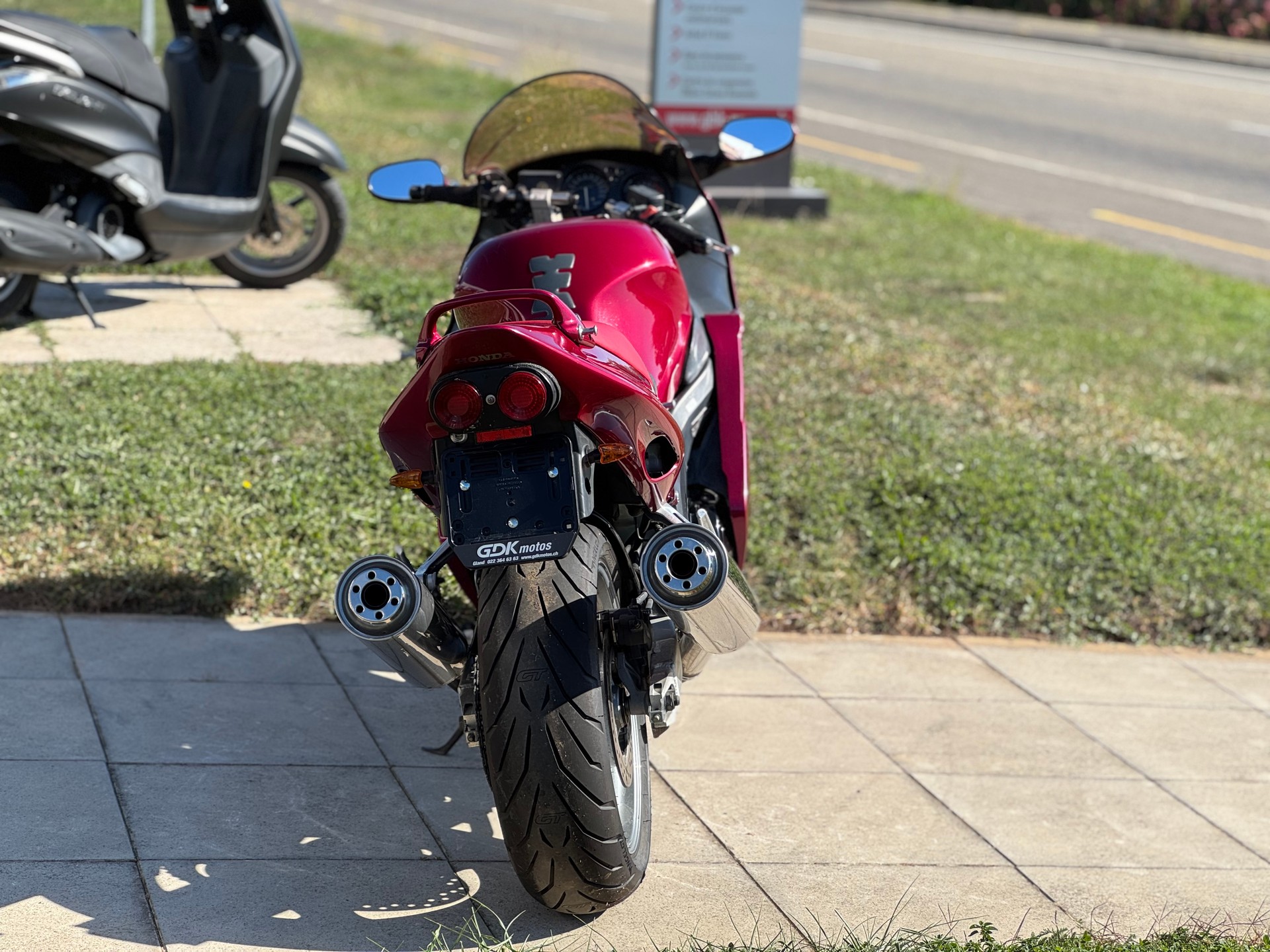 HONDA CBR 1100 X V/W-showroom-element-2
