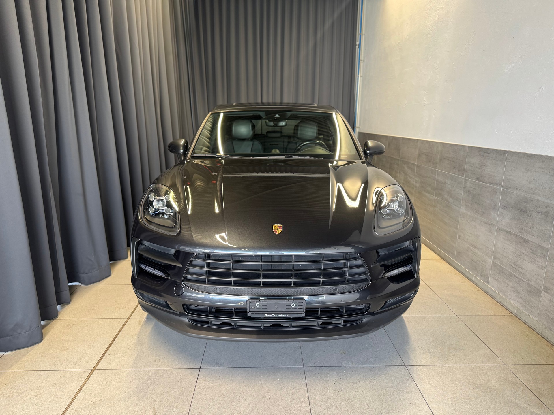 PORSCHE Macan PDK (5)-showroom-element-1