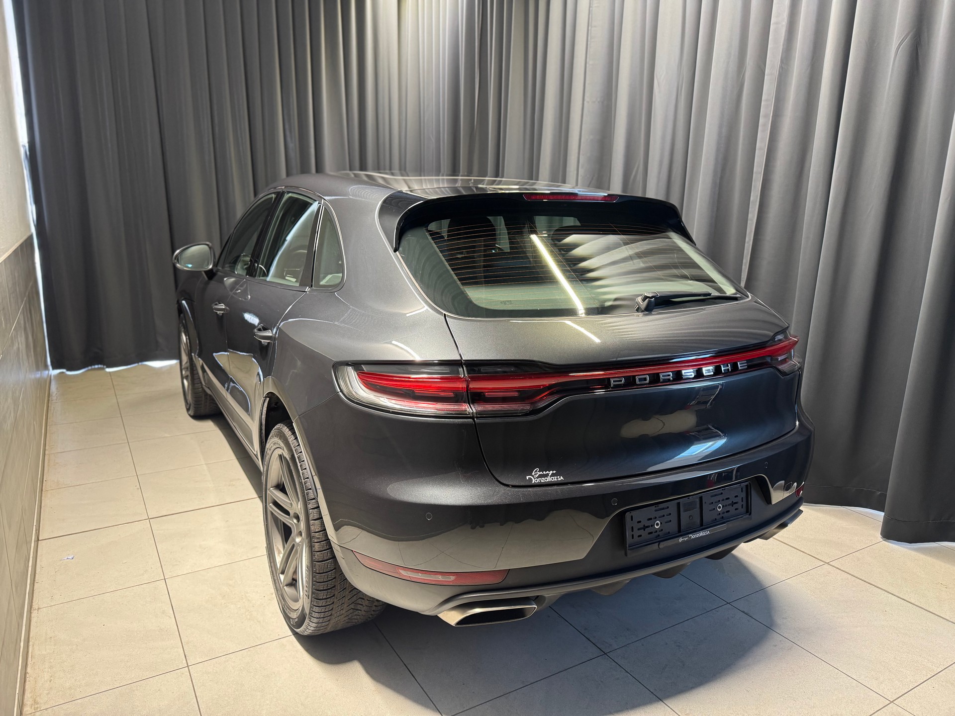 PORSCHE Macan PDK (5)-showroom-element-3