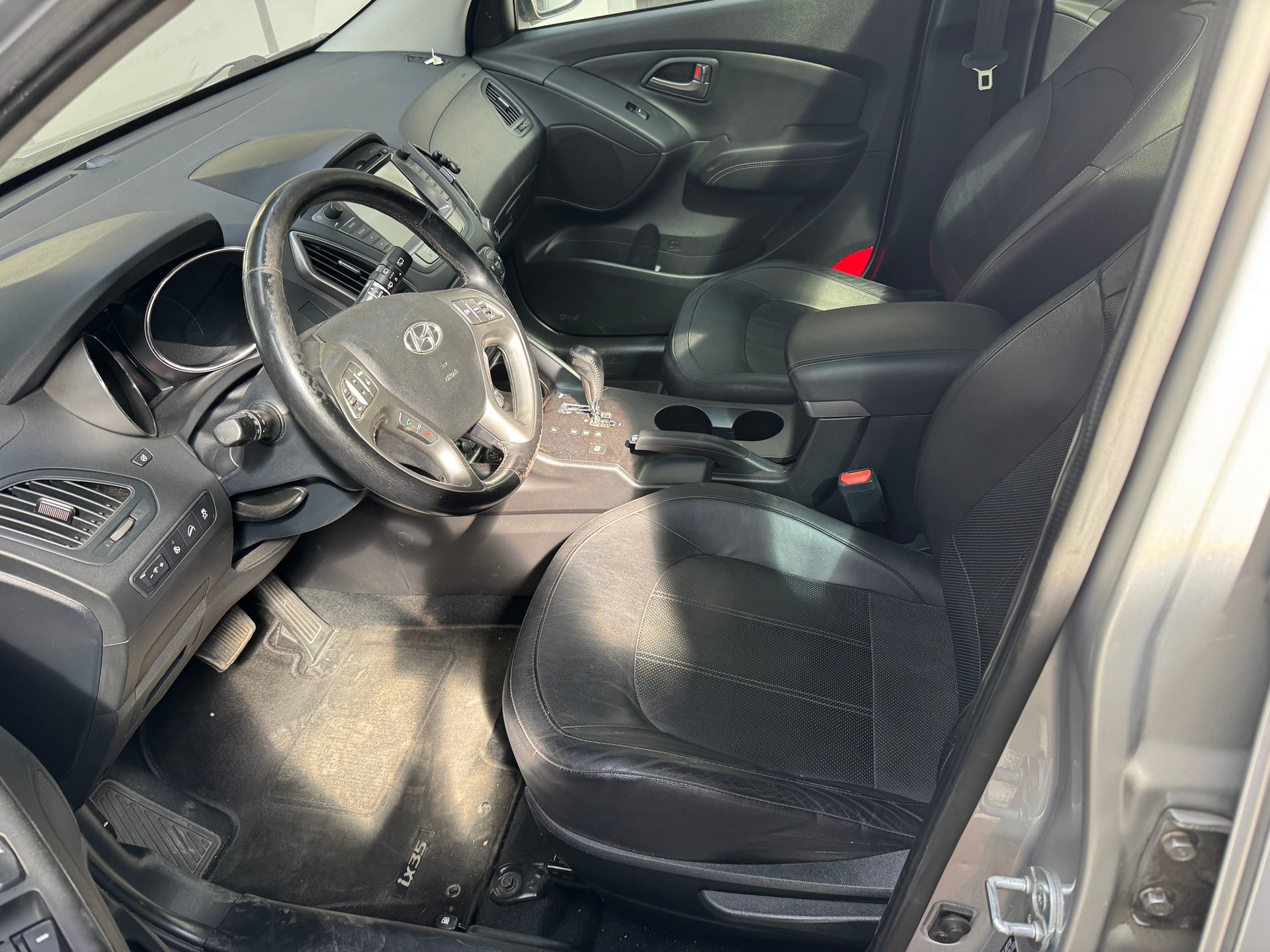 HYUNDAI iX 35 2.0 CRDi Premium 4WD Automatic-image-13