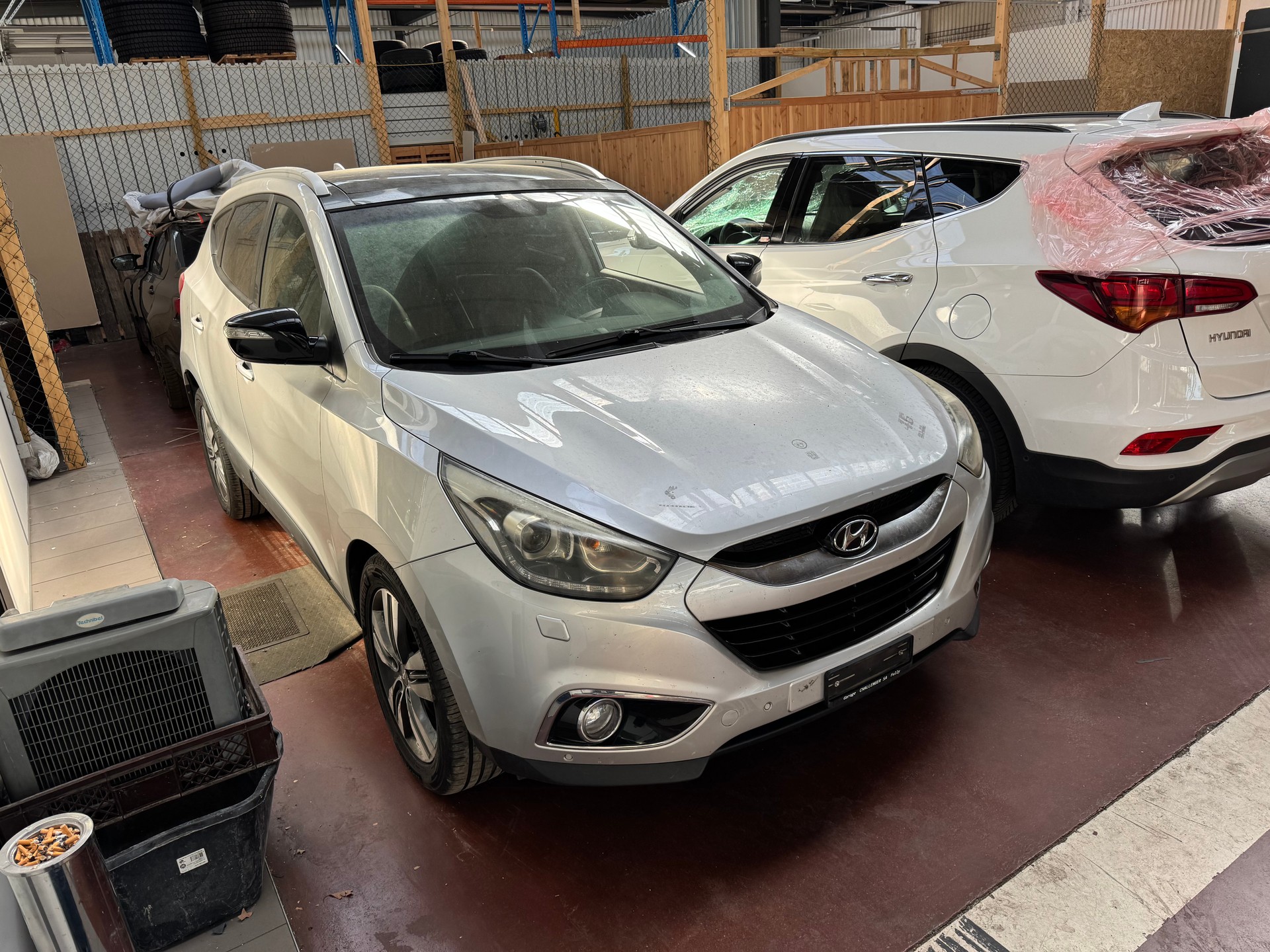 HYUNDAI iX 35 2.0 CRDi Premium 4WD Automatic-image-1