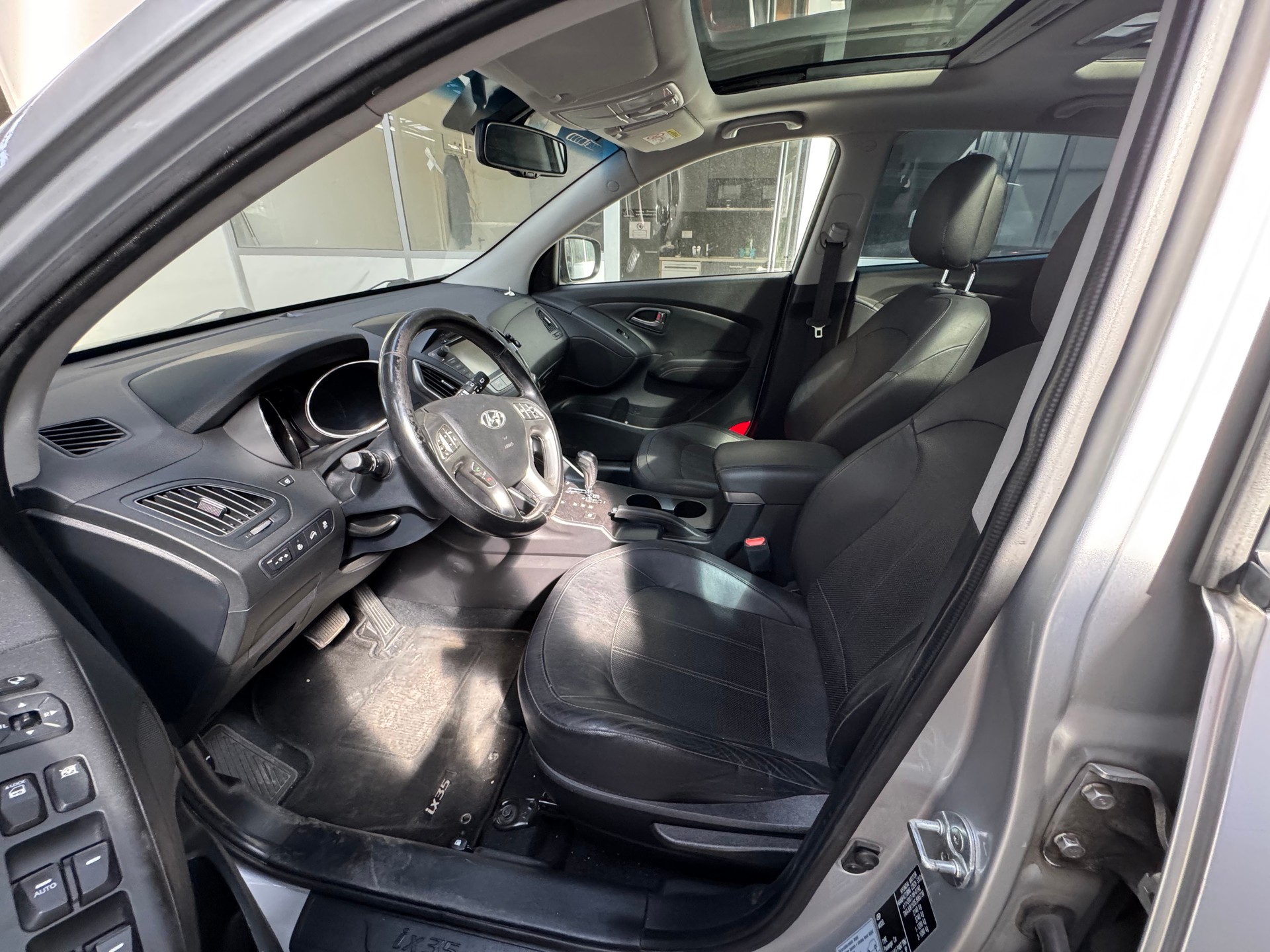 HYUNDAI iX 35 2.0 CRDi Premium 4WD Automatic-image-10