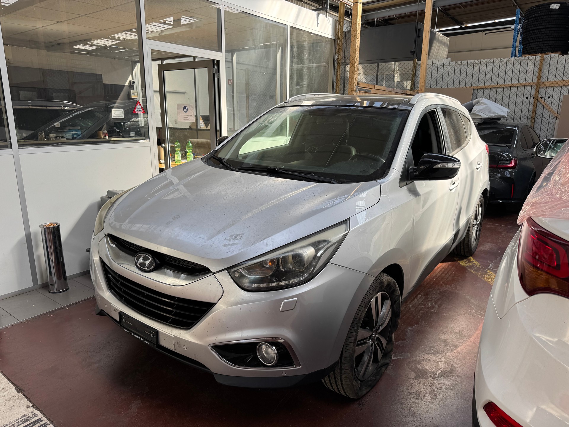 HYUNDAI iX 35 2.0 CRDi Premium 4WD Automatic-image-4