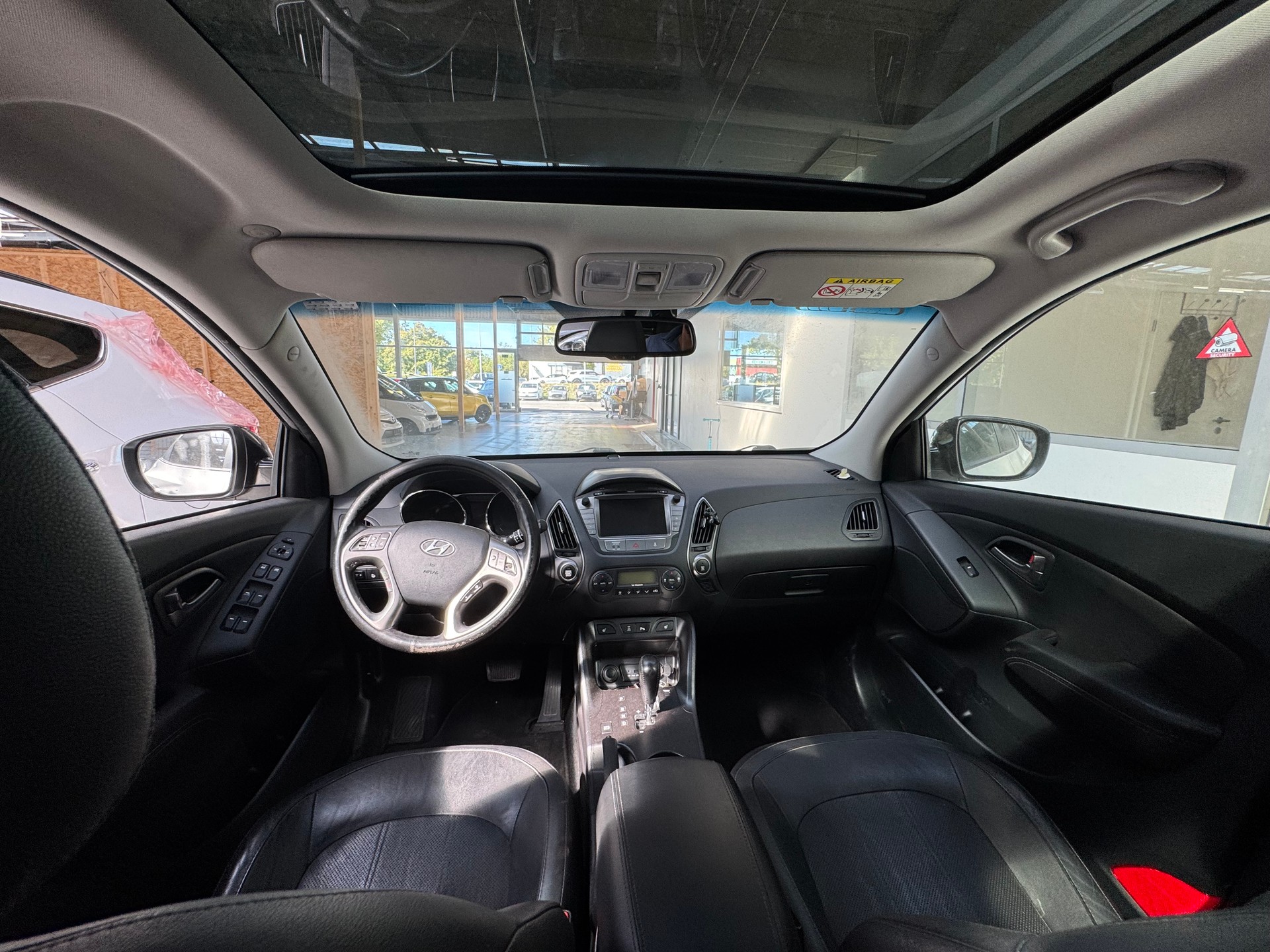 HYUNDAI iX 35 2.0 CRDi Premium 4WD Automatic-image-9