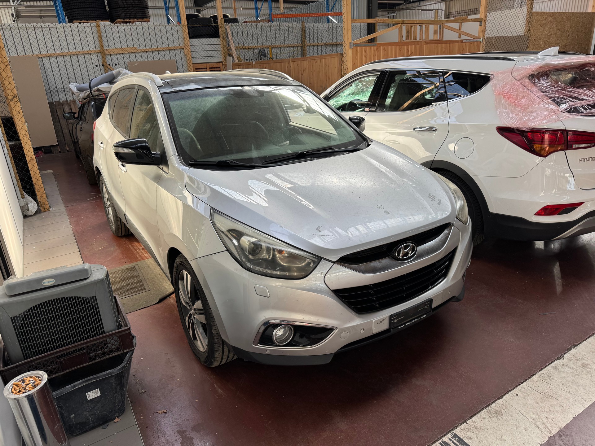 HYUNDAI iX 35 2.0 CRDi Premium 4WD Automatic-image-5
