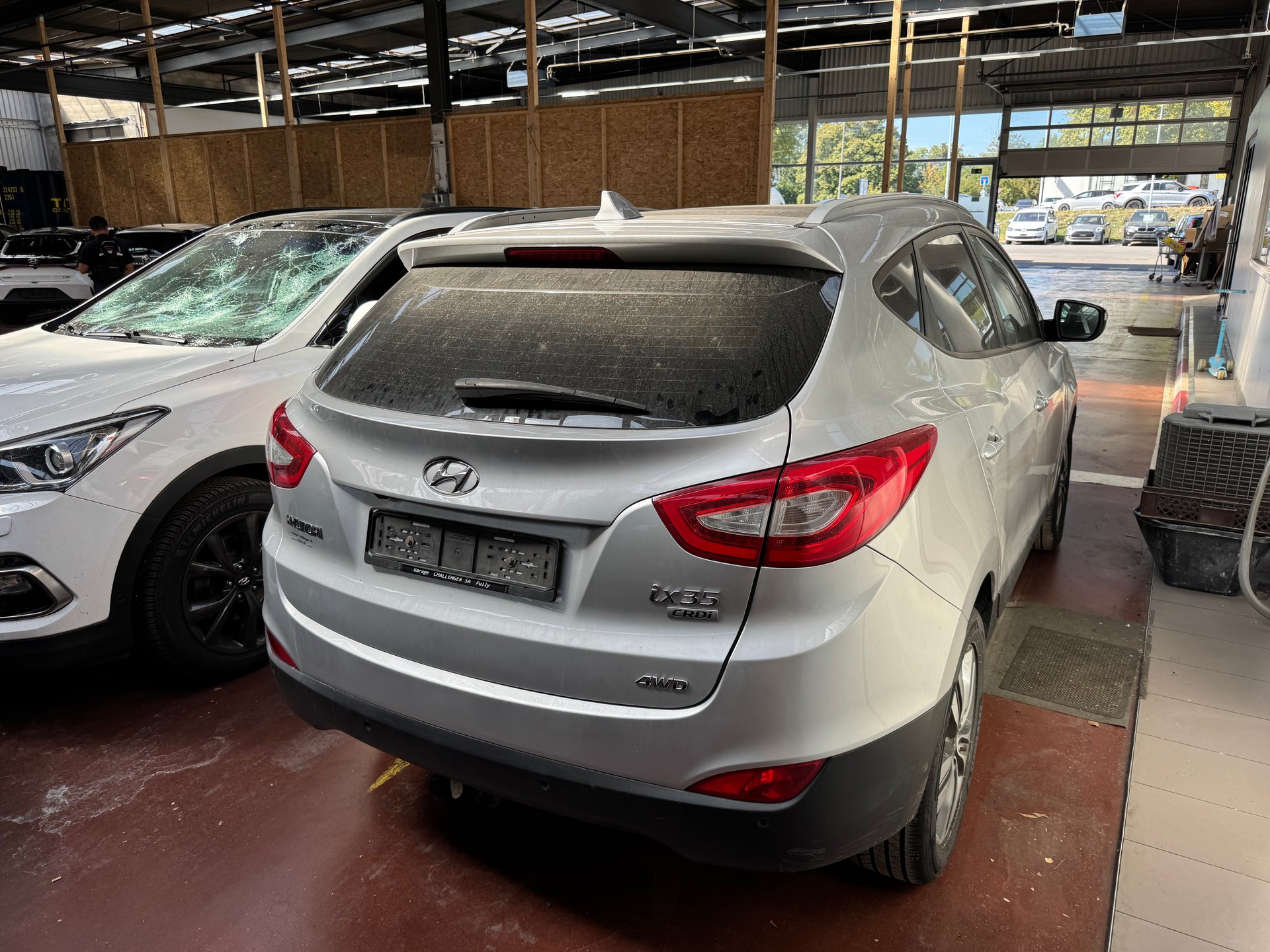 HYUNDAI iX 35 2.0 CRDi Premium 4WD Automatic-image-6