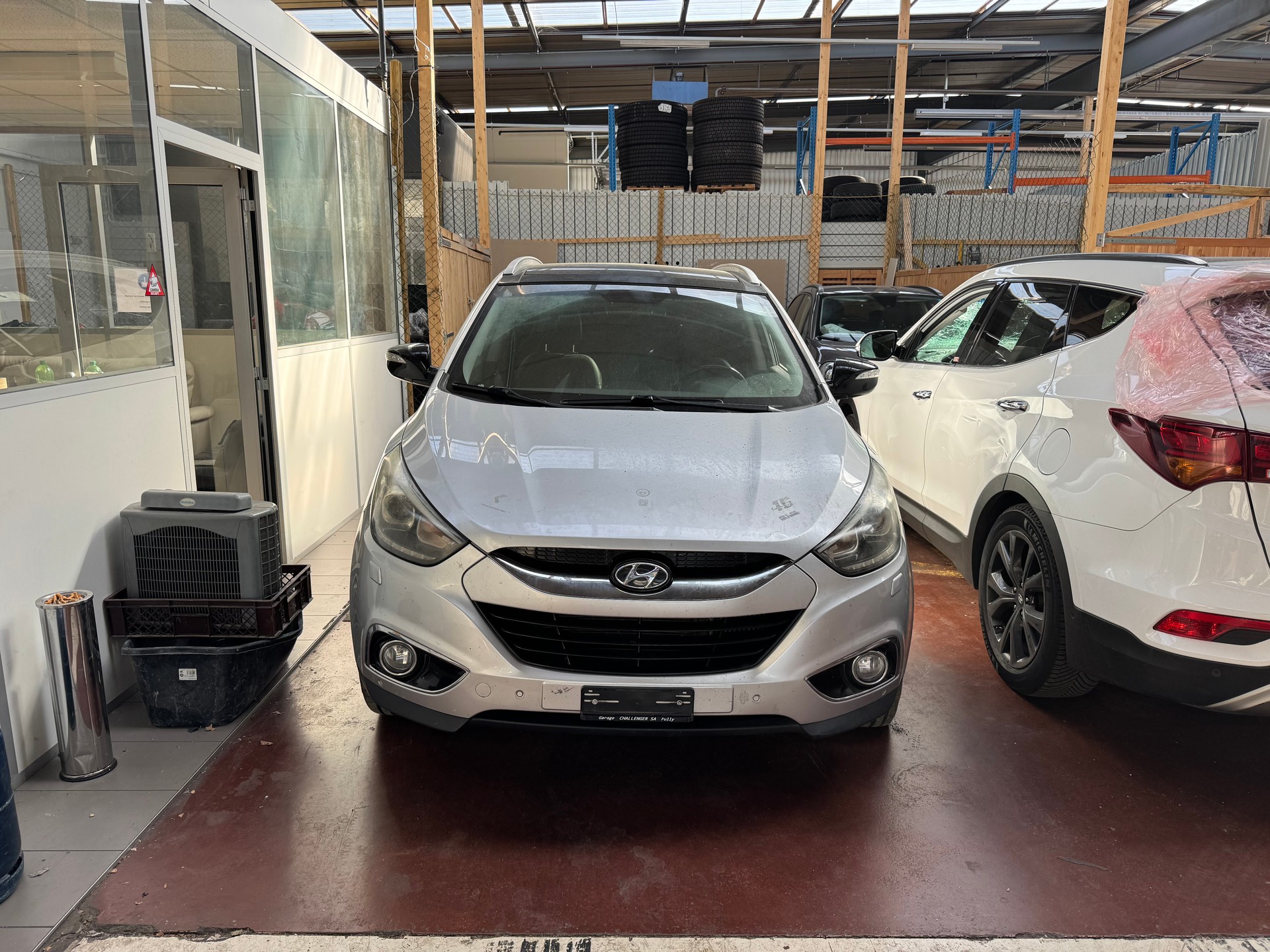 HYUNDAI iX 35 2.0 CRDi Premium 4WD Automatic-image-2