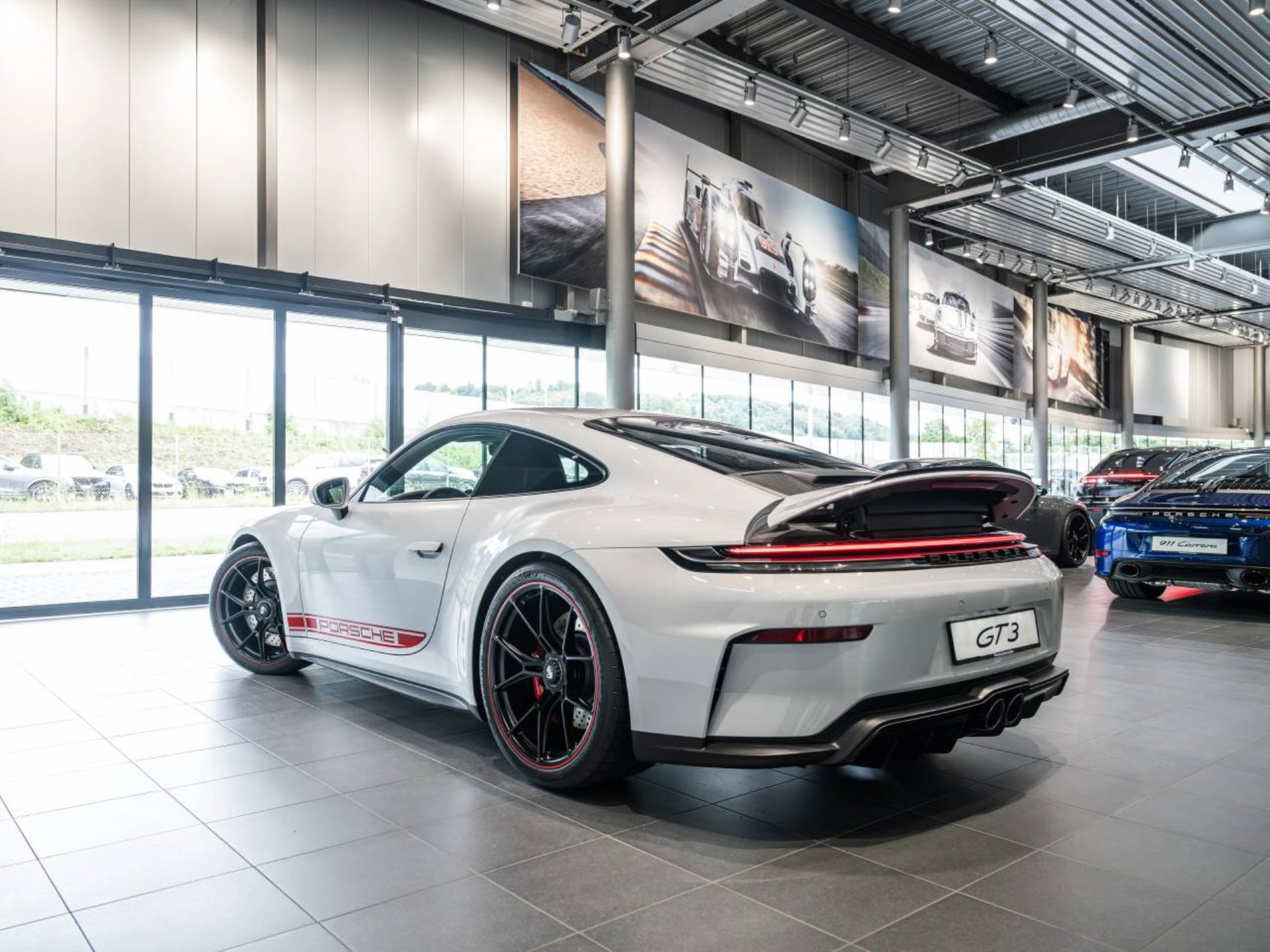 PORSCHE 911 GT3 mit Touring-Paket-image-6