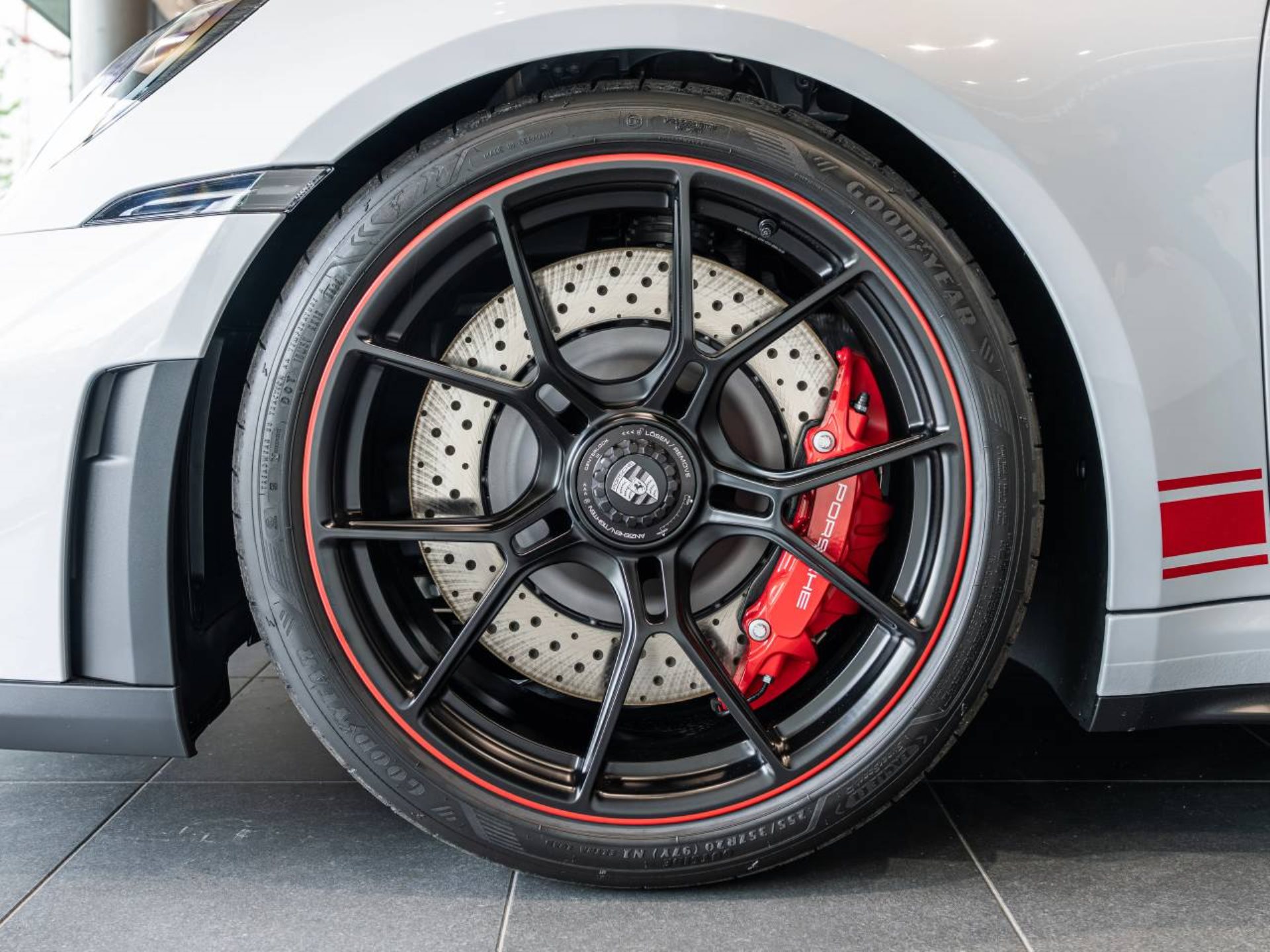 PORSCHE 911 GT3 mit Touring-Paket-image-30