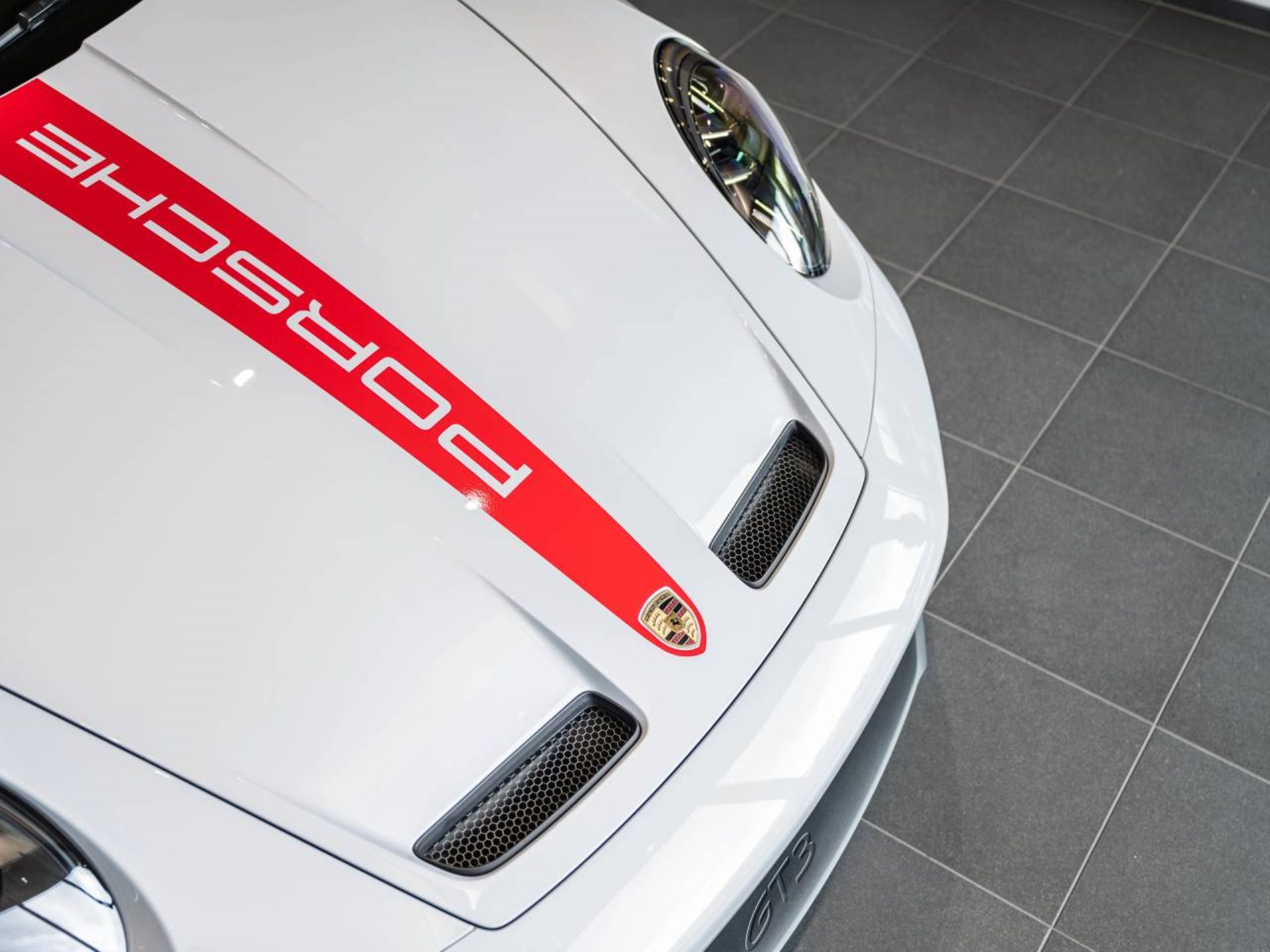 PORSCHE 911 GT3 mit Touring-Paket-image-22