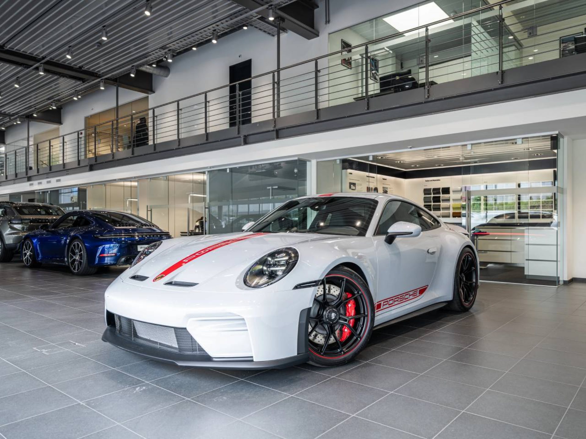 PORSCHE 911 GT3 mit Touring-Paket-image-7