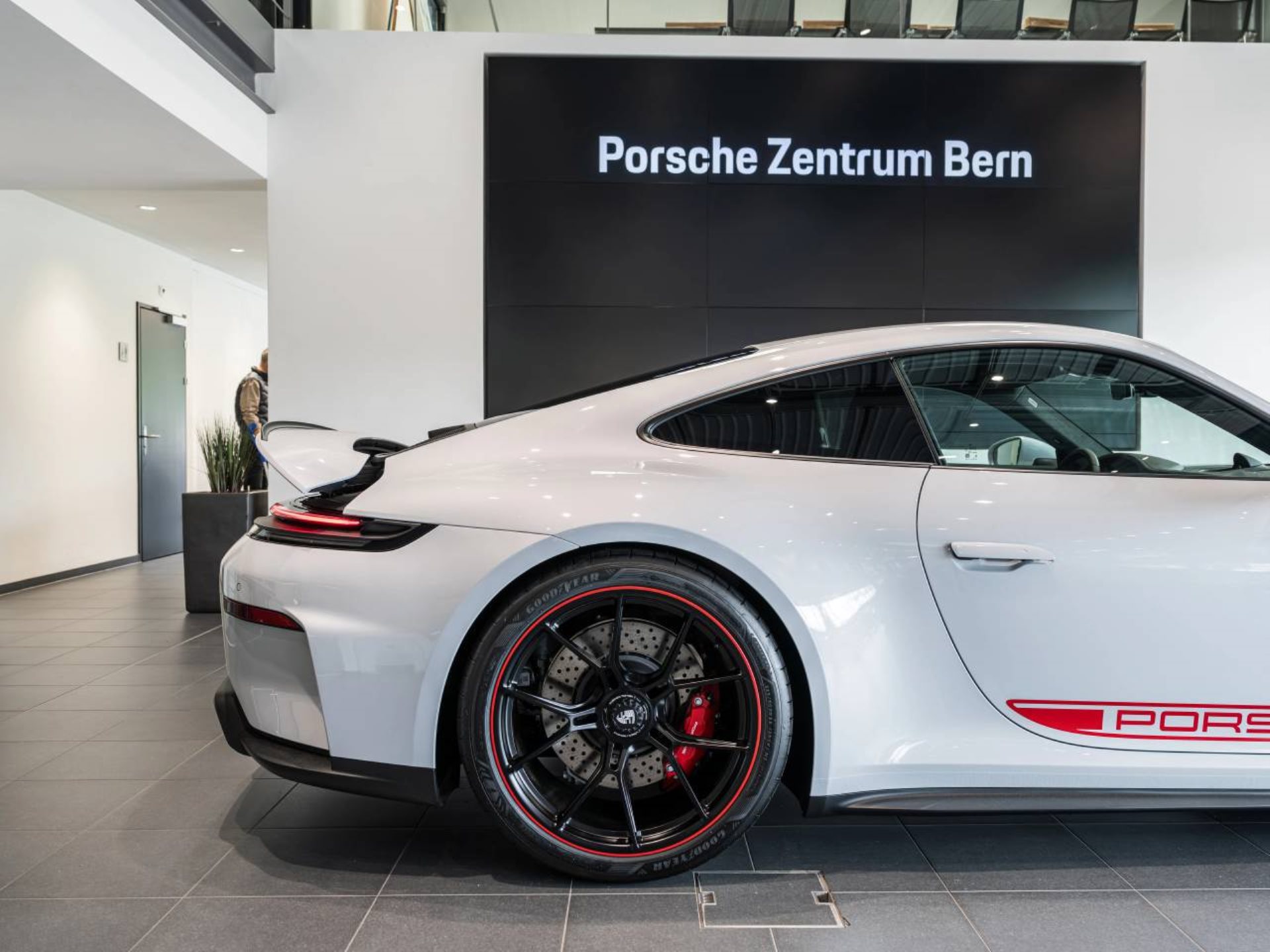 PORSCHE 911 GT3 mit Touring-Paket-image-10