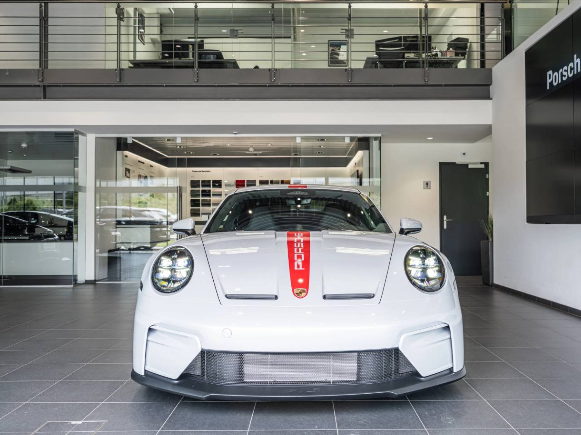 PORSCHE 911 GT3 mit Touring-Paket-image-8