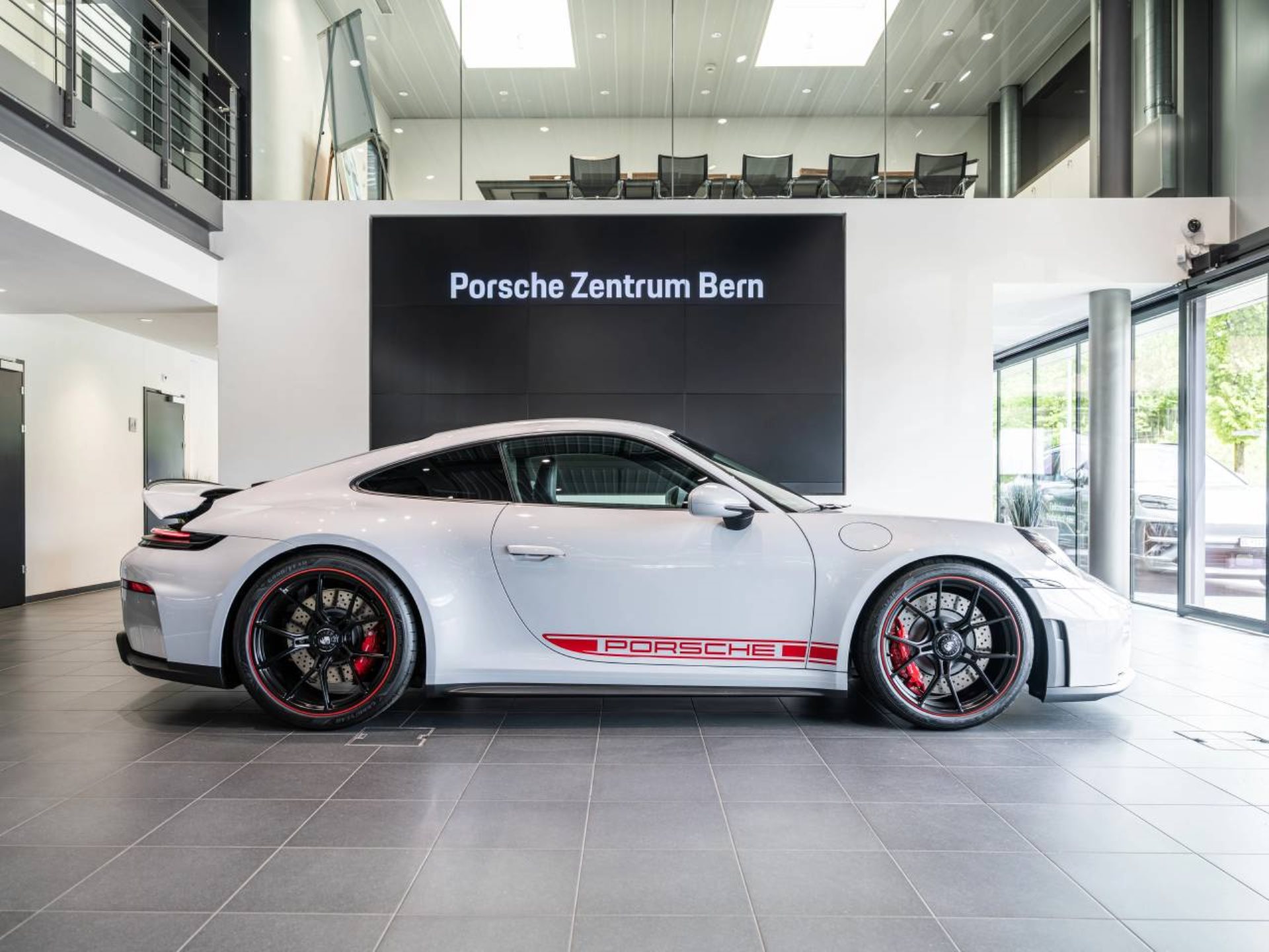 PORSCHE 911 GT3 mit Touring-Paket-image-1