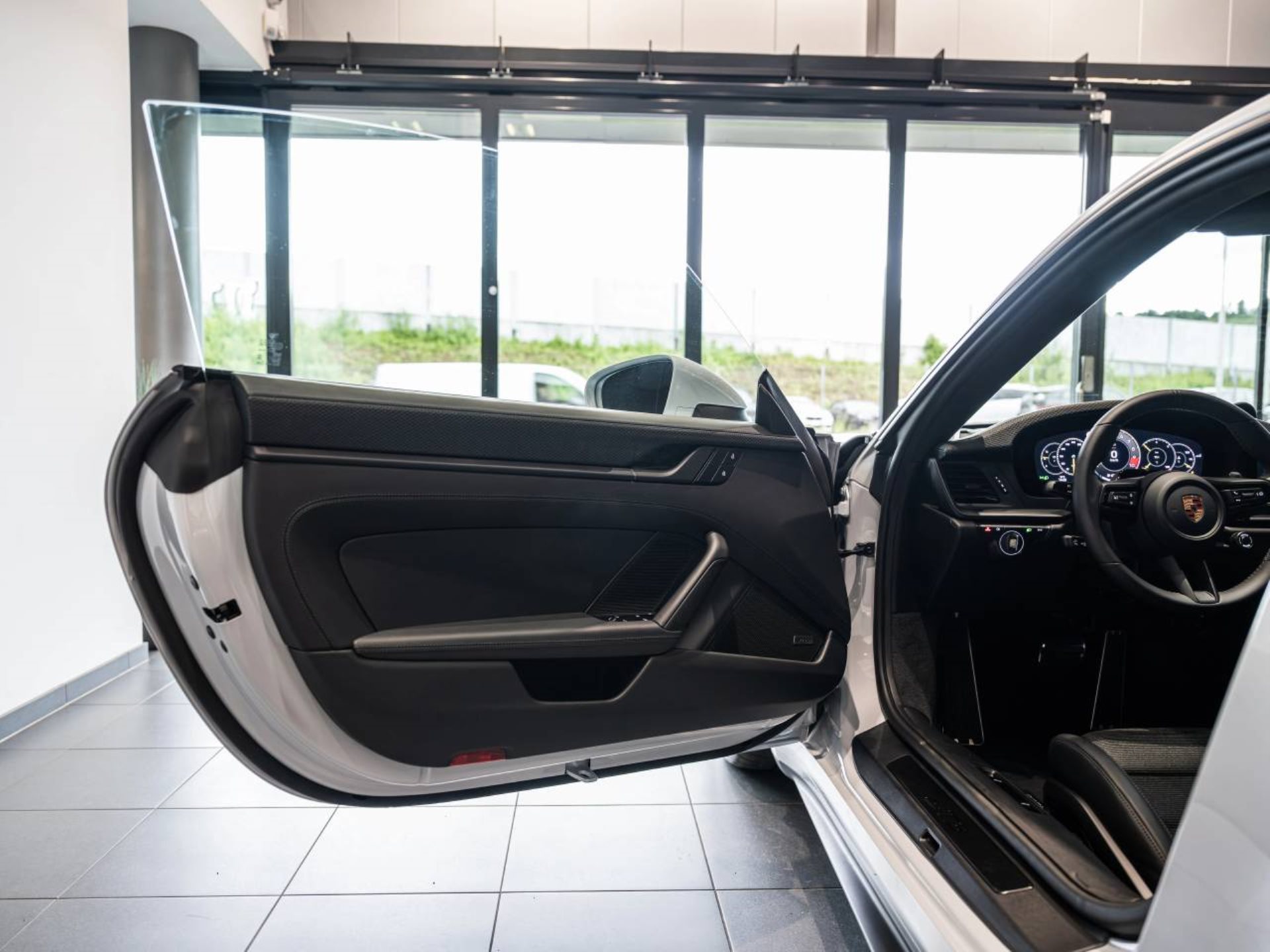 PORSCHE 911 GT3 mit Touring-Paket-image-17