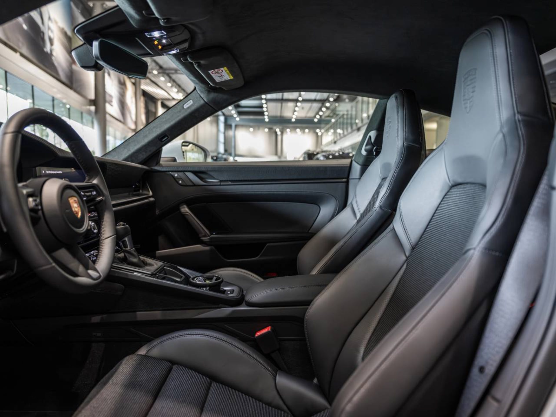 PORSCHE 911 GT3 mit Touring-Paket-image-3