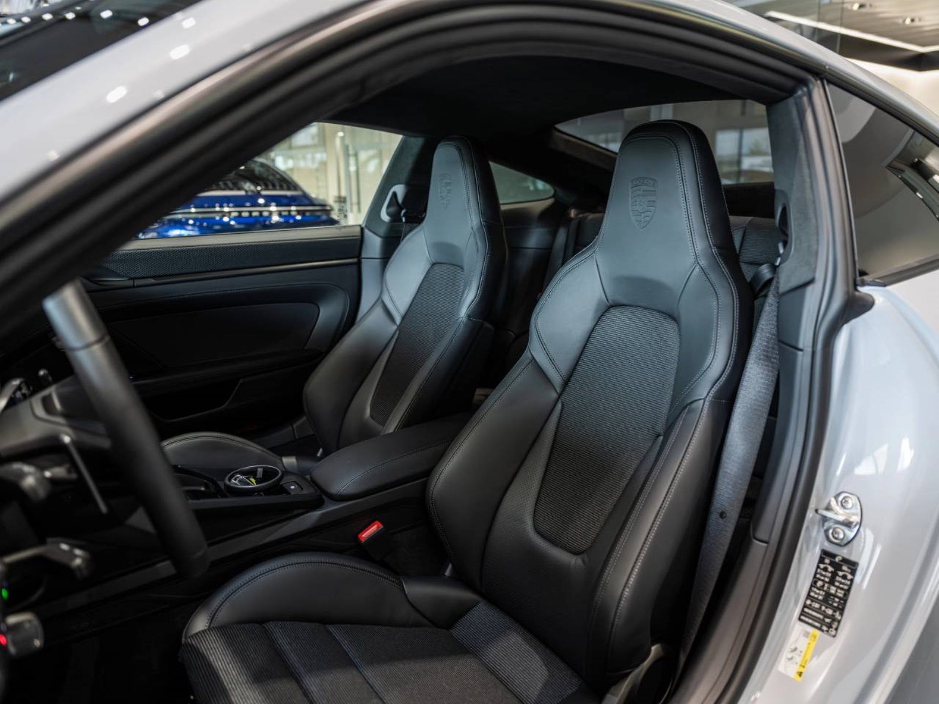 PORSCHE 911 GT3 mit Touring-Paket-image-4