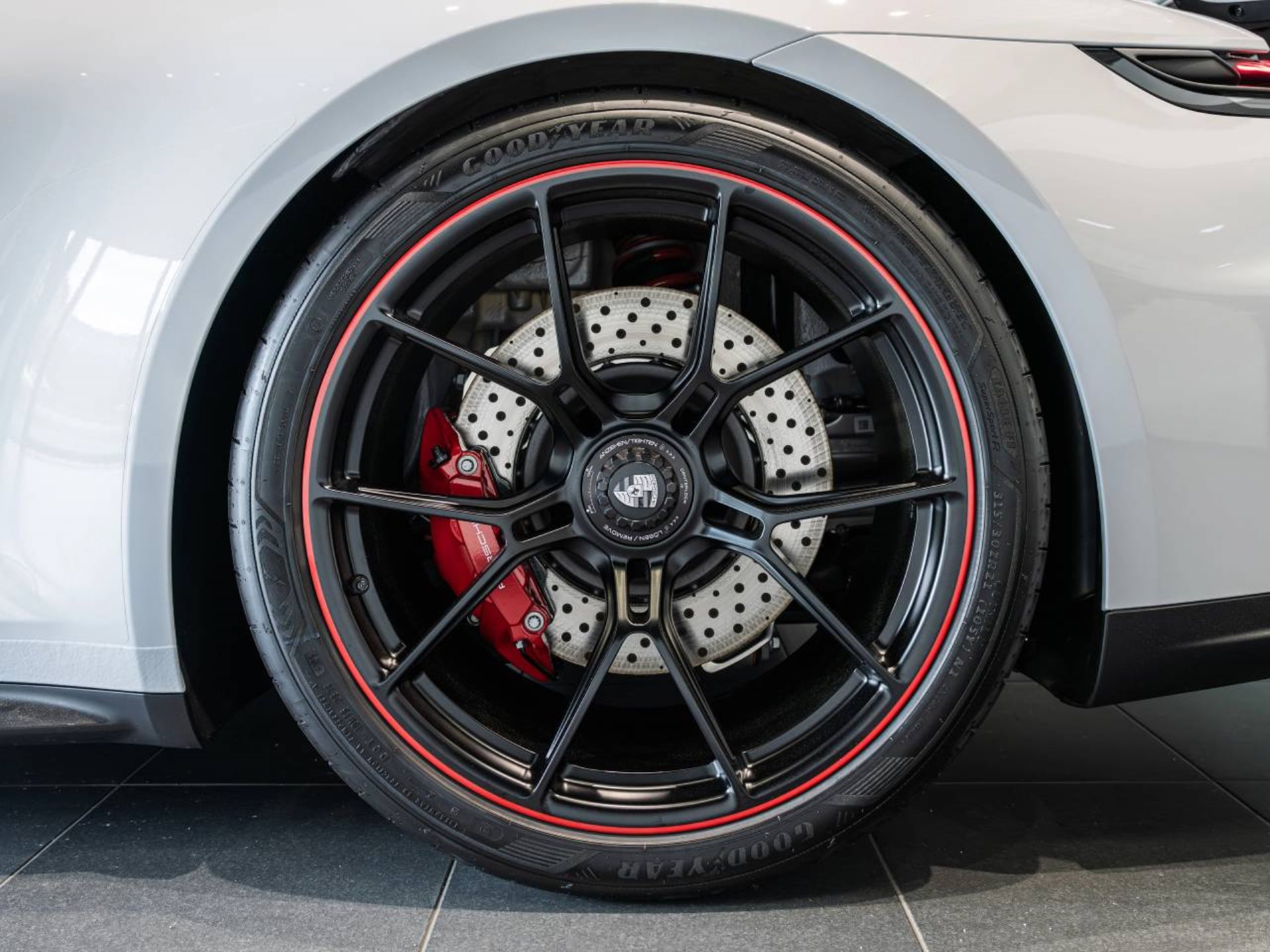 PORSCHE 911 GT3 mit Touring-Paket-image-29