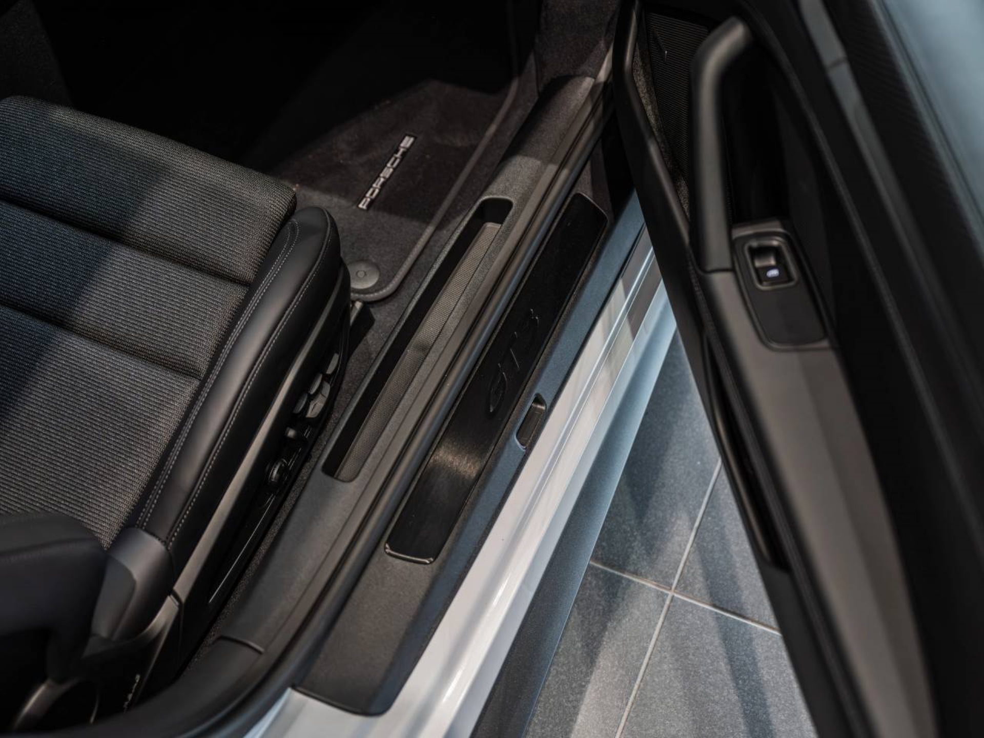 PORSCHE 911 GT3 mit Touring-Paket-image-20