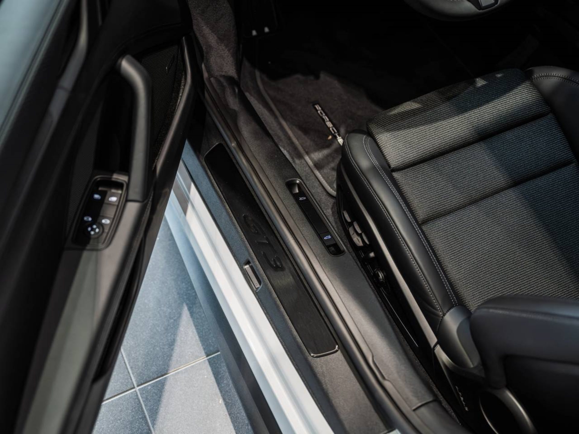 PORSCHE 911 GT3 mit Touring-Paket-image-18