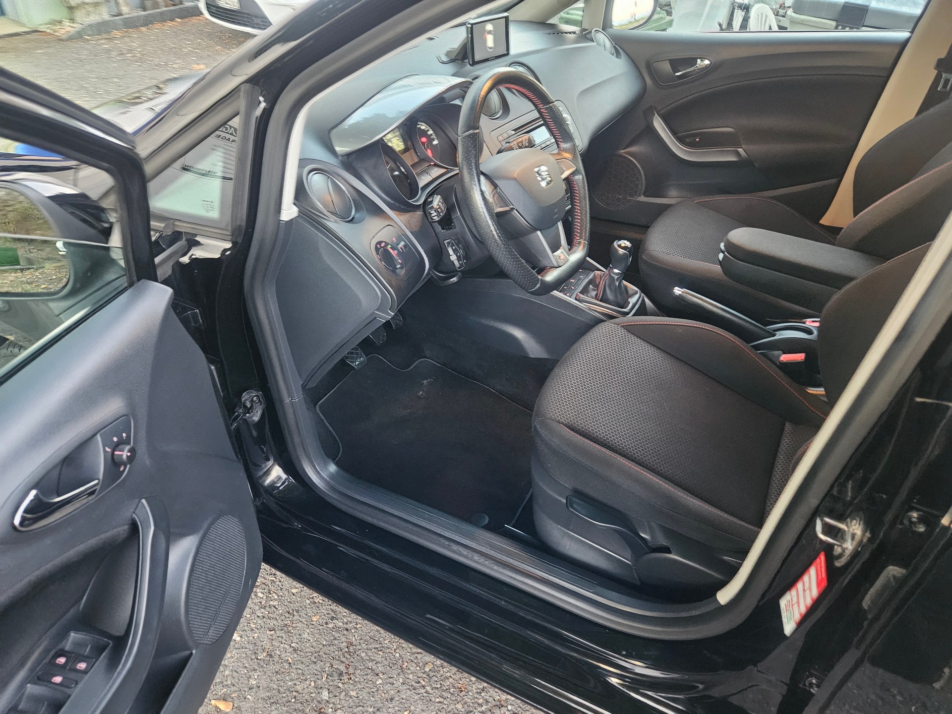 SEAT Ibiza 1.4 TSI FR Viva-image-12