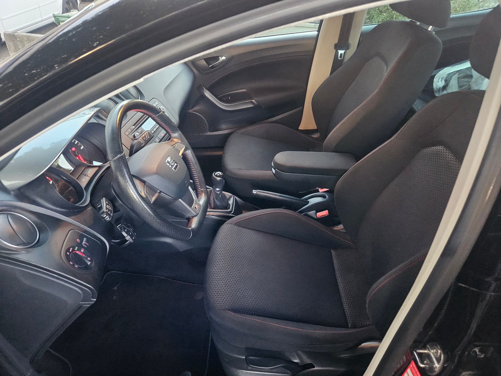 SEAT Ibiza 1.4 TSI FR Viva-image-11