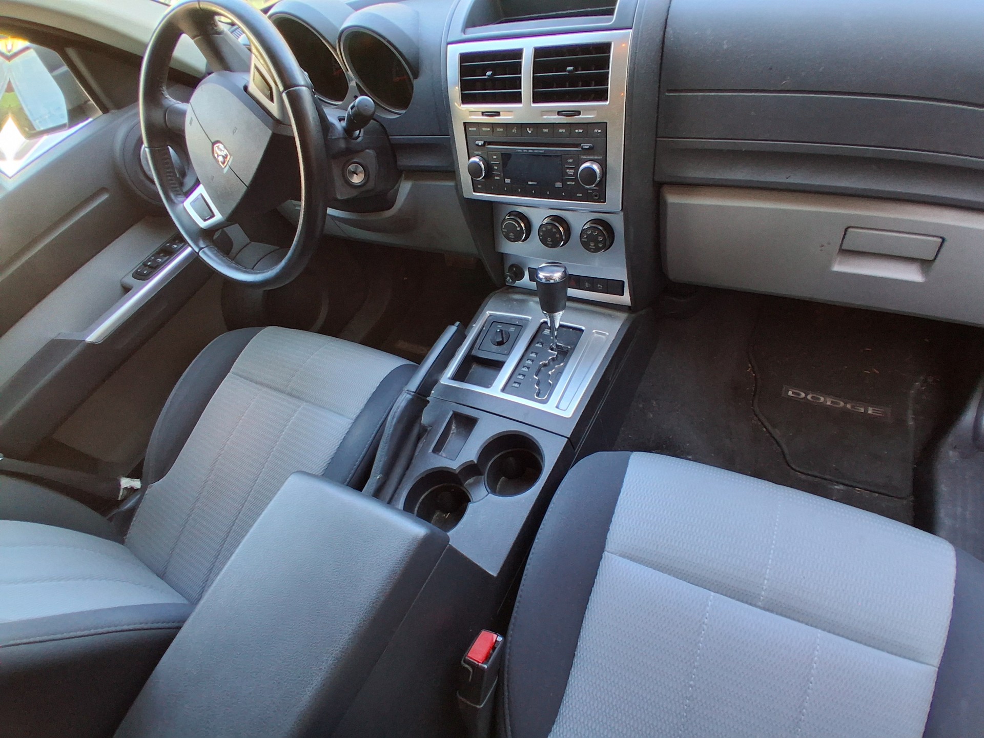 DODGE Nitro 3.7 V6 SXT Automatic-image-6
