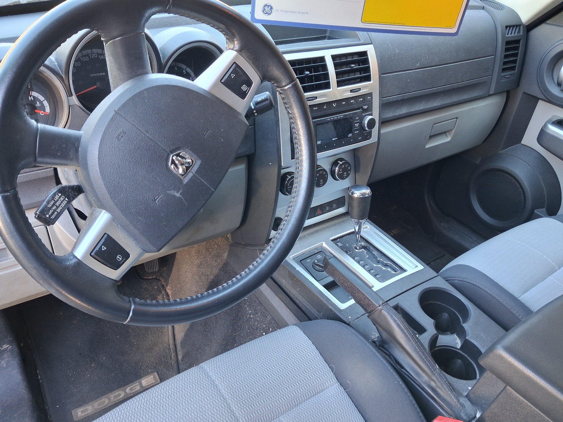 DODGE Nitro 3.7 V6 SXT Automatic-image-7