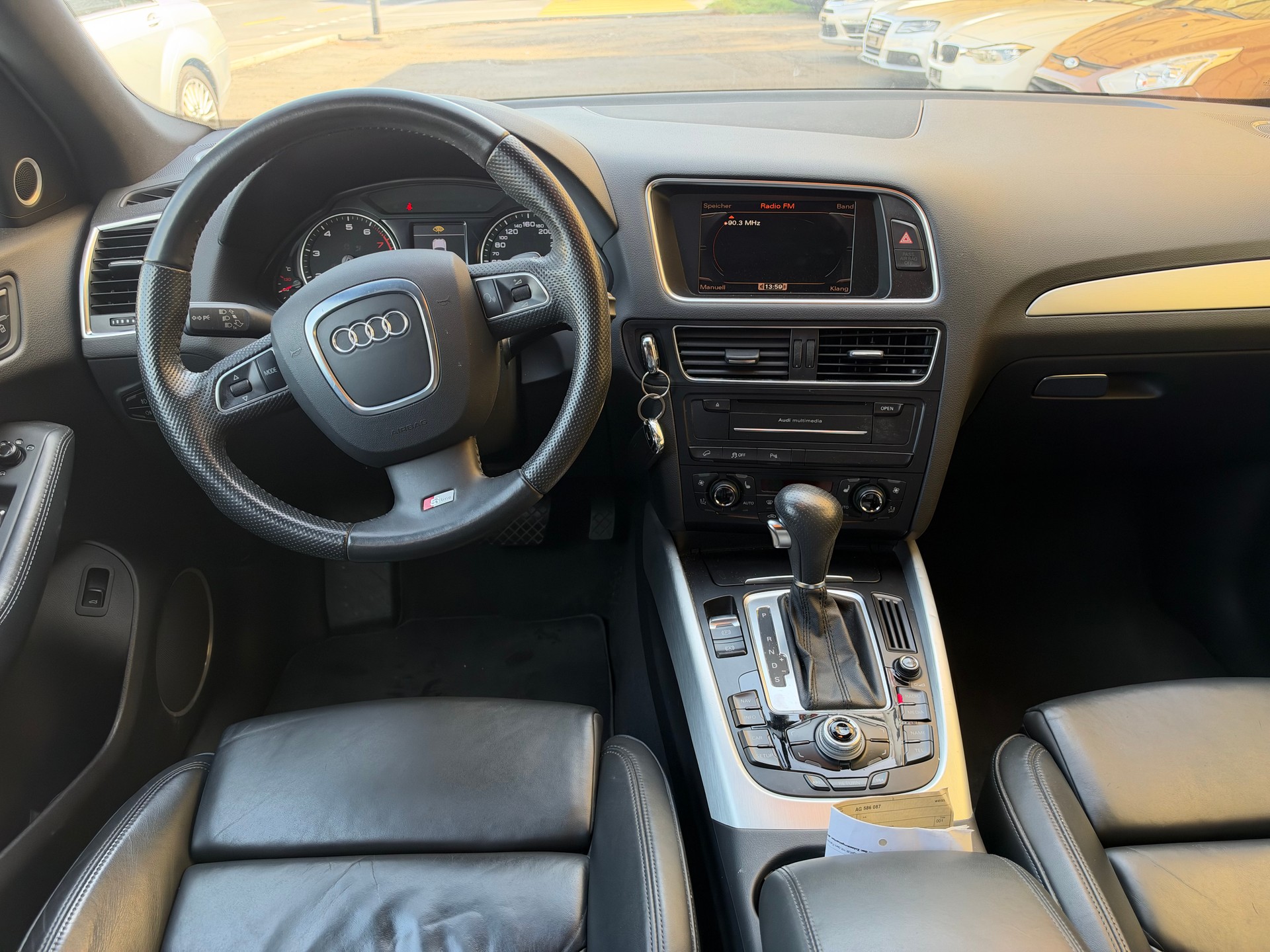 AUDI Q5 2.0 TFSI quattro S-tronic S line-image-11