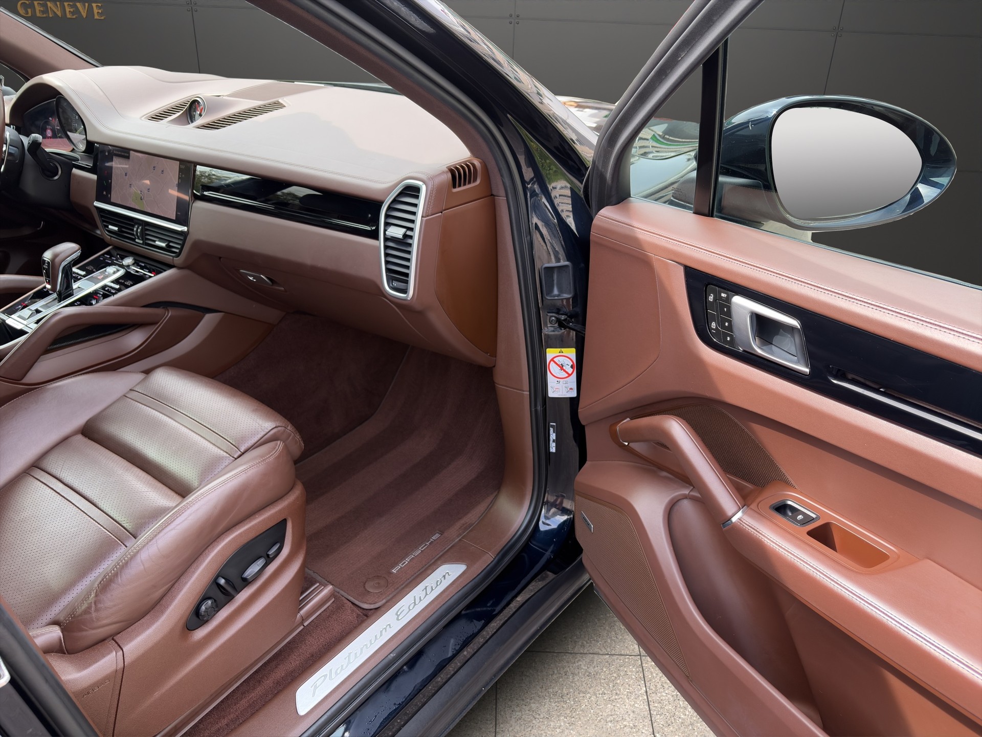 PORSCHE Cayenne E-Hybrid Platinum Edition-image-10