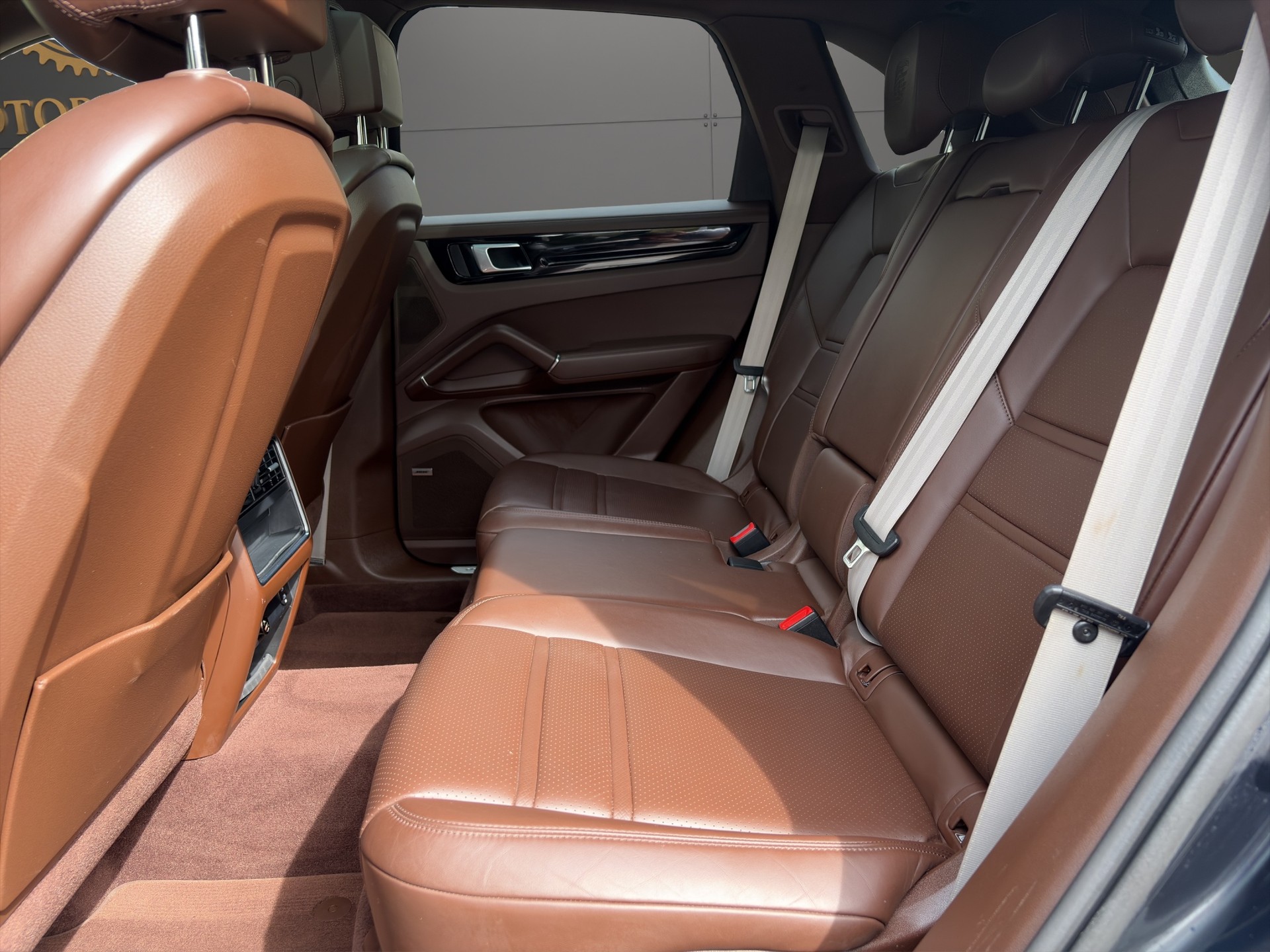 PORSCHE Cayenne E-Hybrid Platinum Edition-image-14