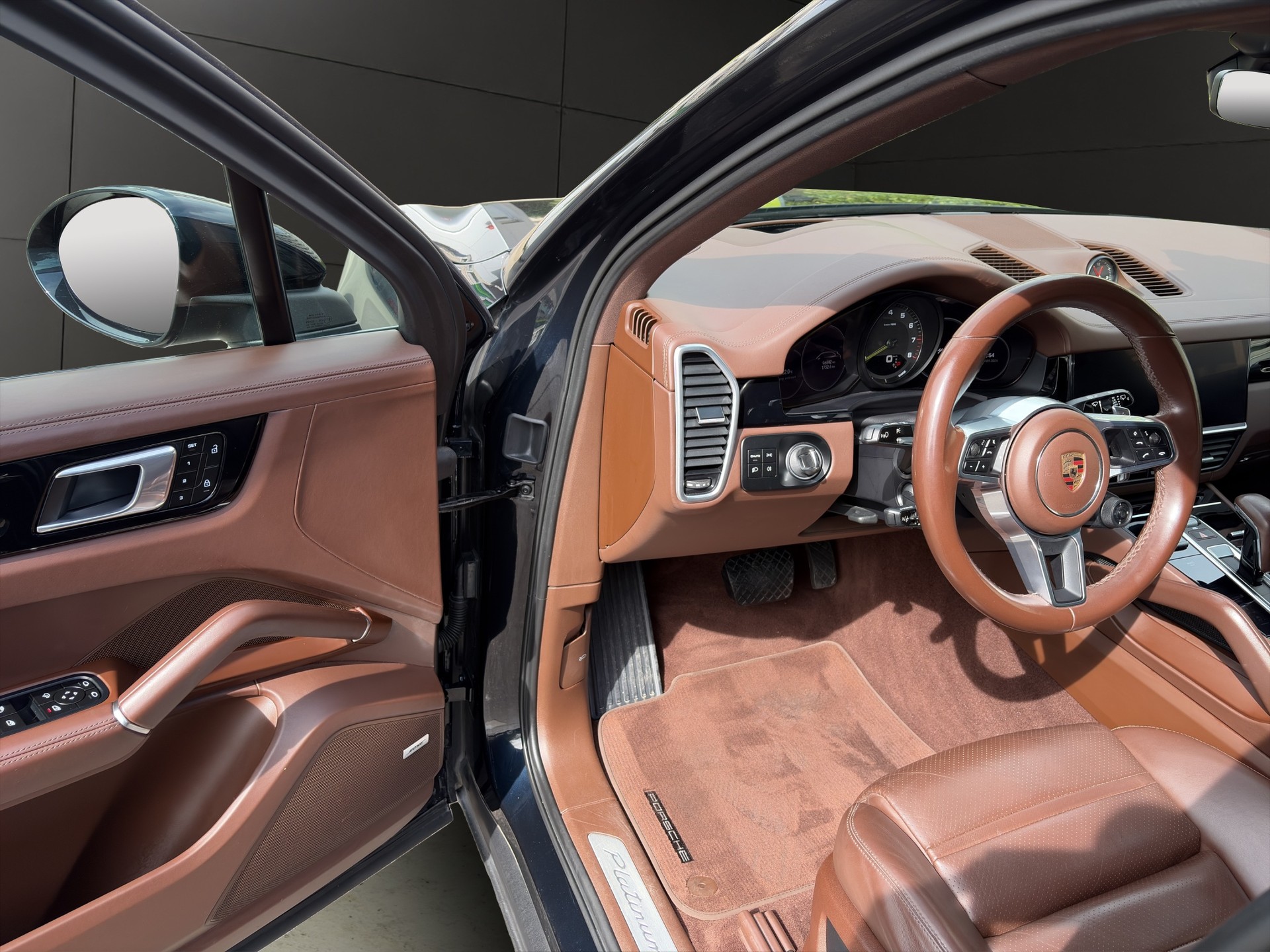 PORSCHE Cayenne E-Hybrid Platinum Edition-image-9