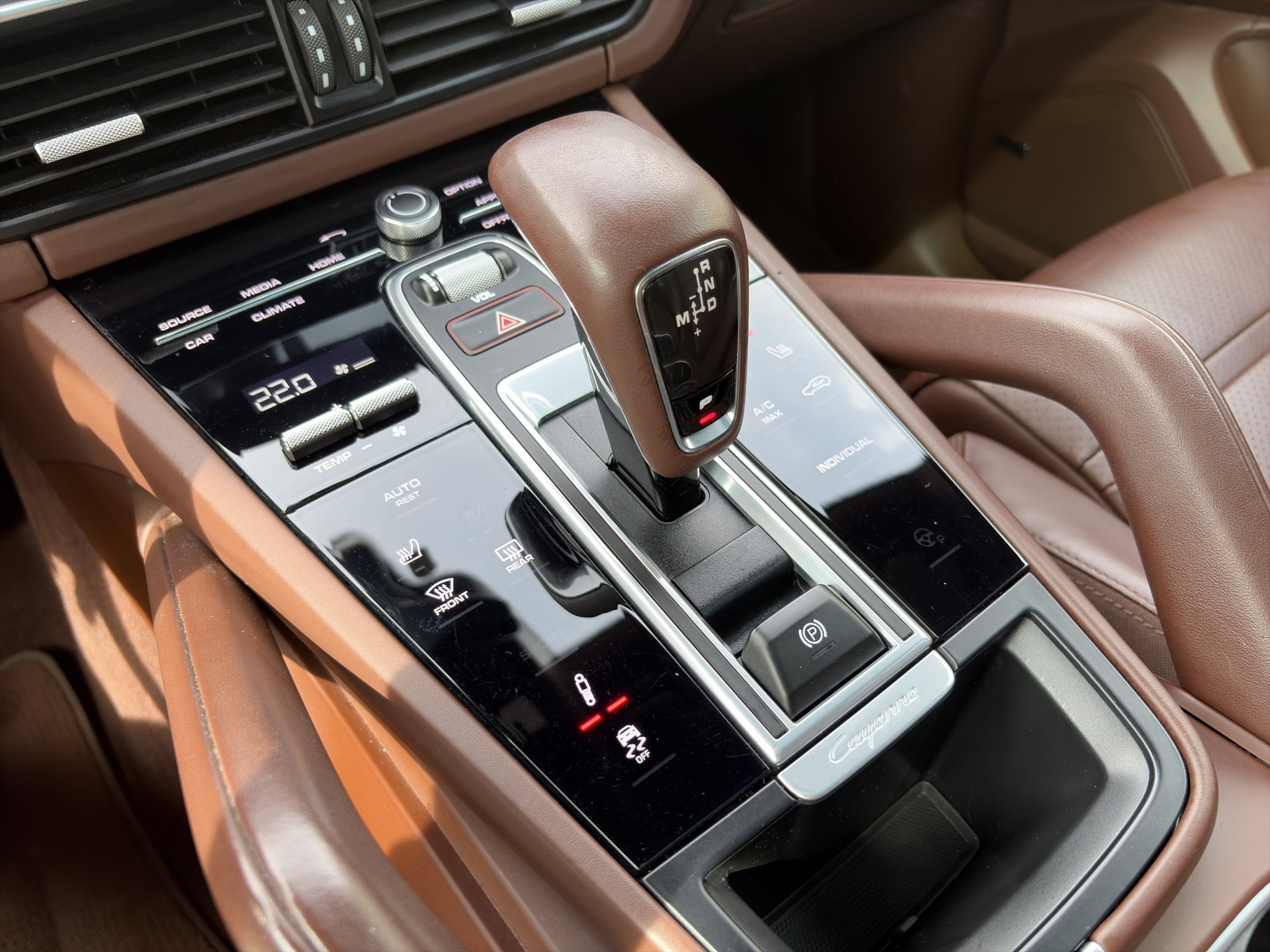 PORSCHE Cayenne E-Hybrid Platinum Edition-image-25
