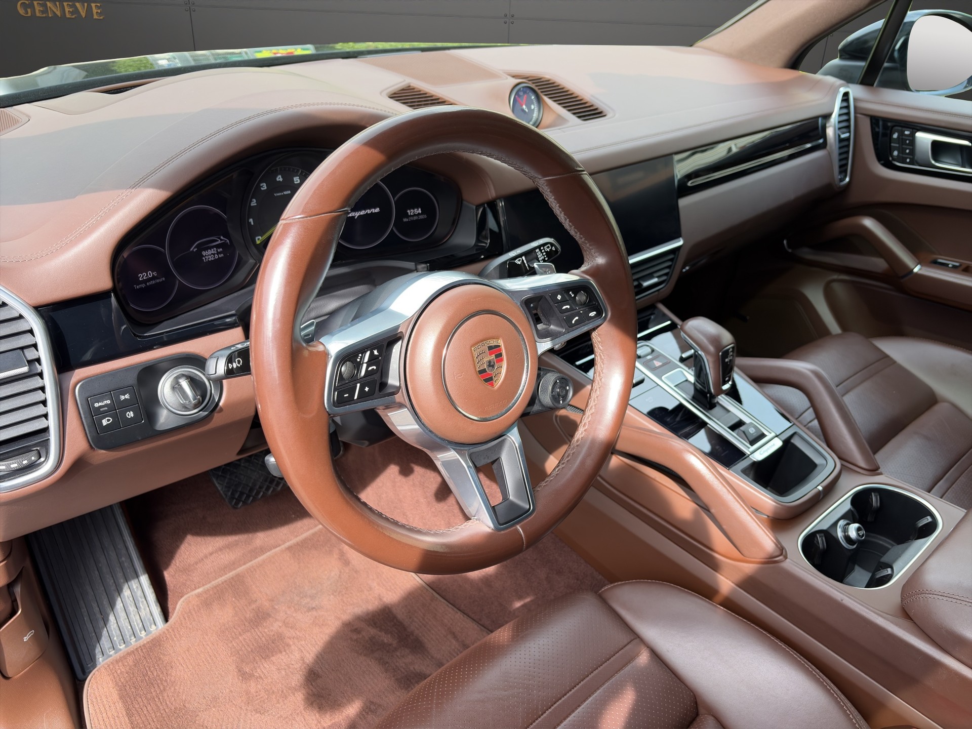 PORSCHE Cayenne E-Hybrid Platinum Edition-image-17