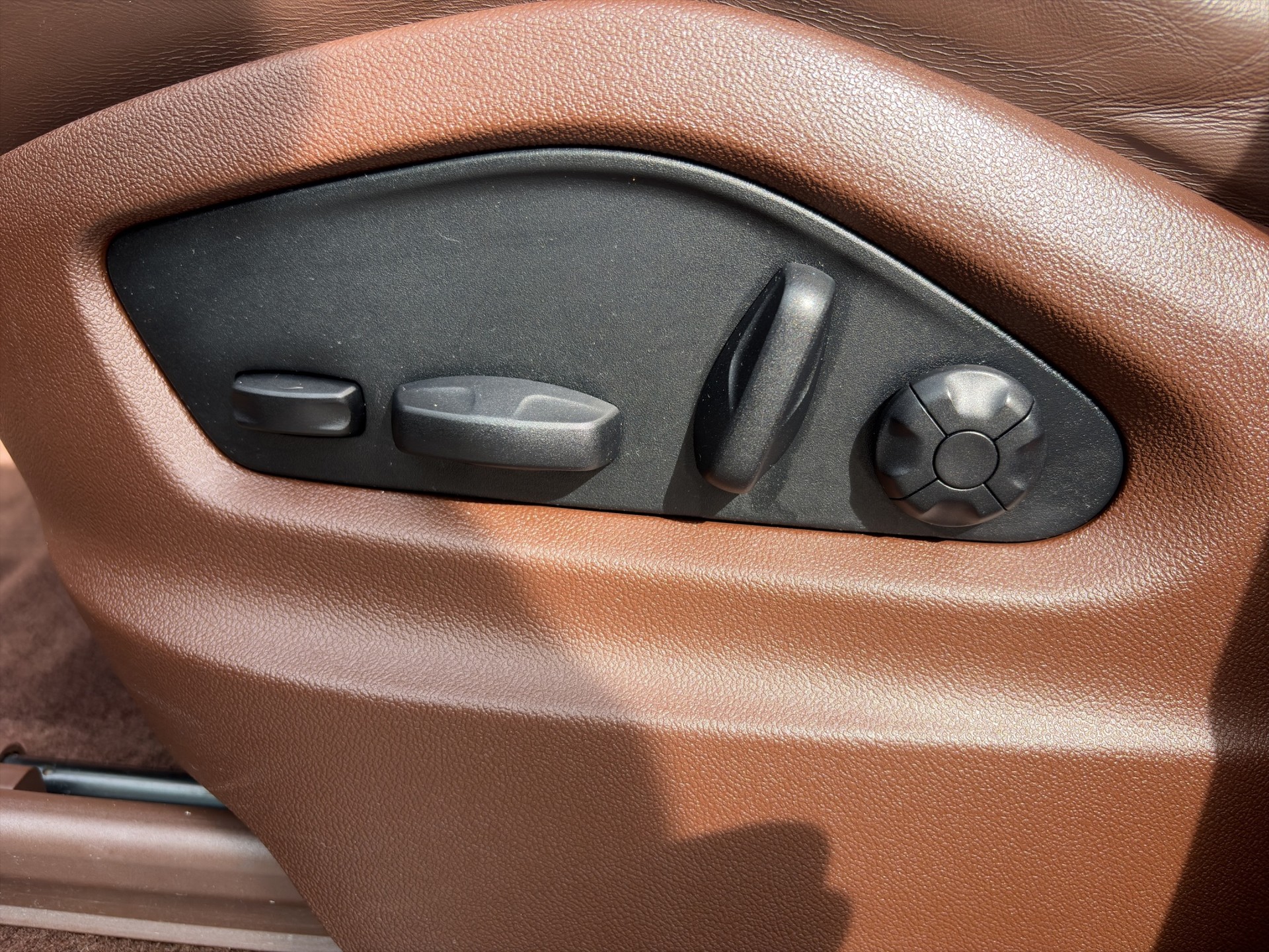 PORSCHE Cayenne E-Hybrid Platinum Edition-image-24