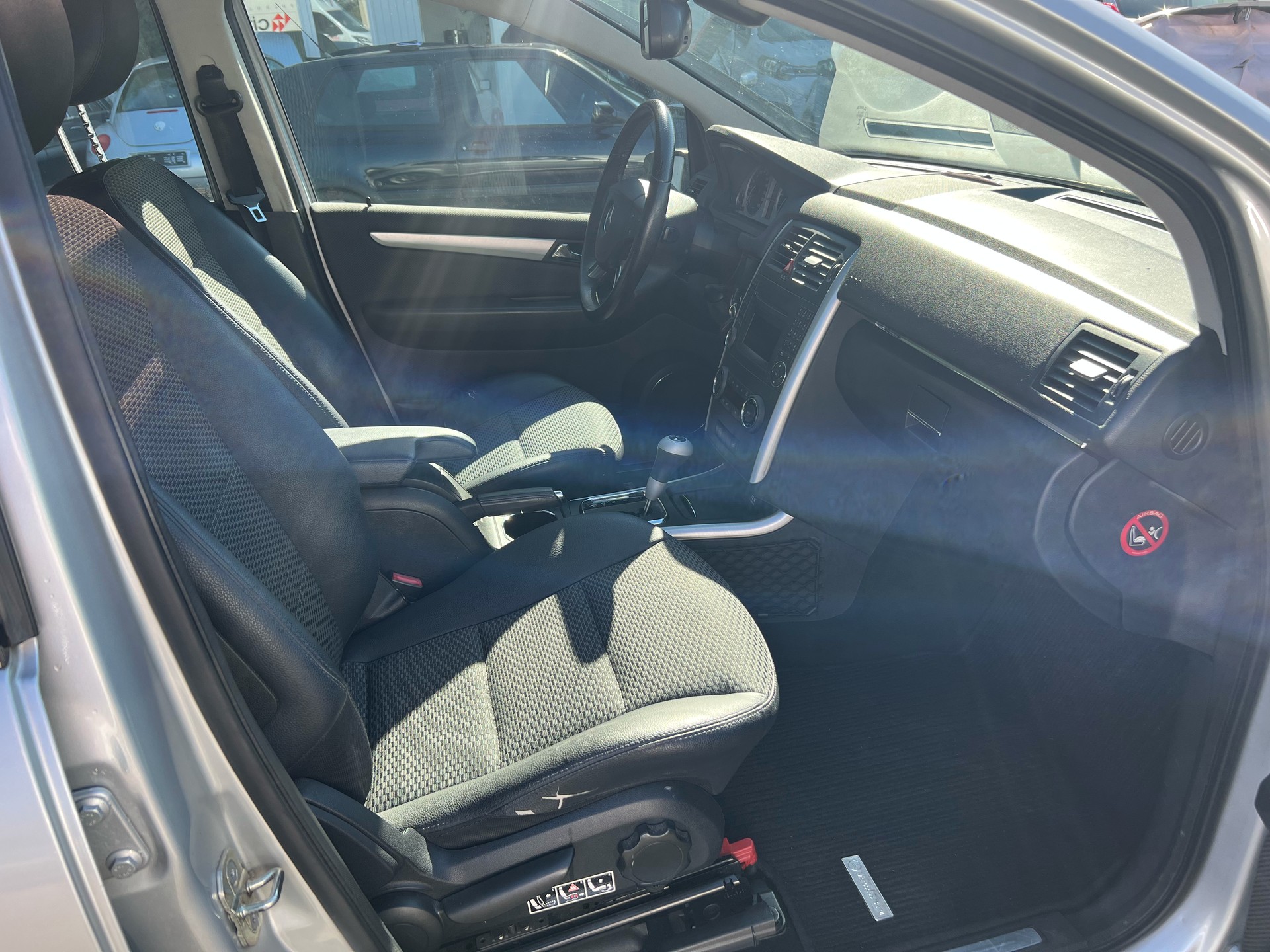 MERCEDES-BENZ B 200 CDI Autotronic-image-10