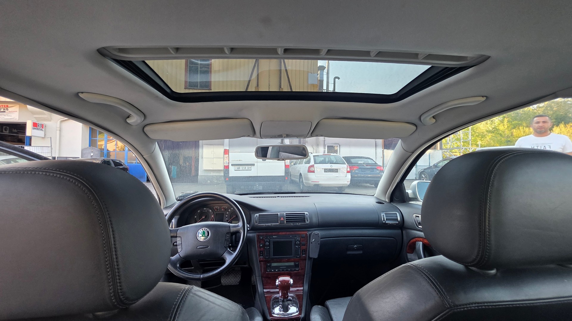 SKODA Superb 2.5 V6 TDi Comfort-image-9