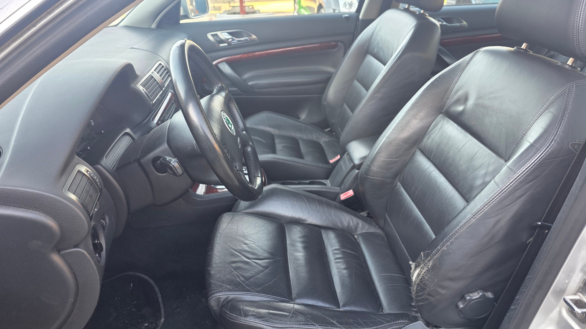 SKODA Superb 2.5 V6 TDi Comfort-image-6