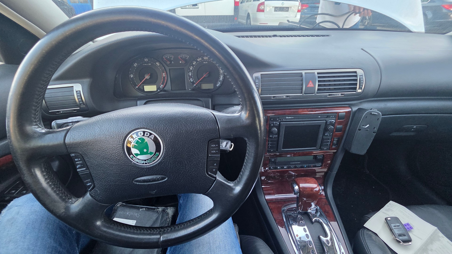 SKODA Superb 2.5 V6 TDi Comfort-image-10