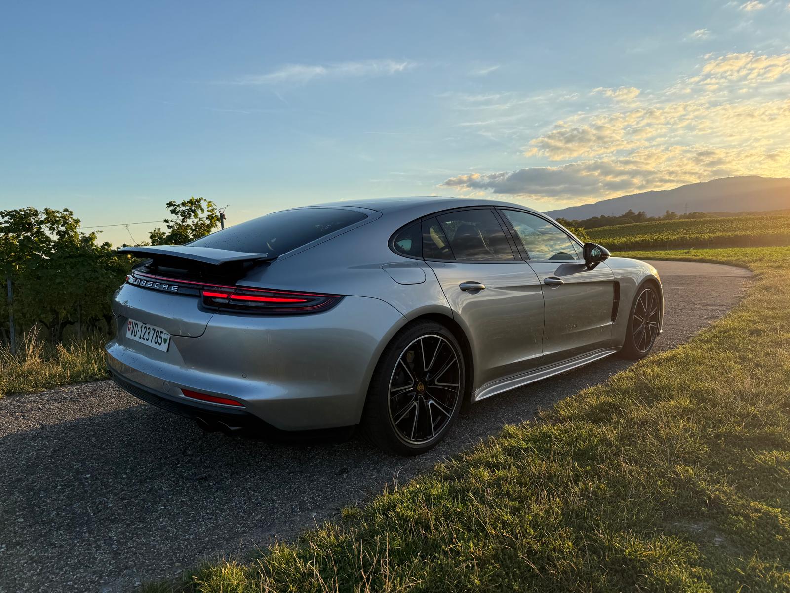PORSCHE Panamera 4 E-Hybrid PDK-image-2