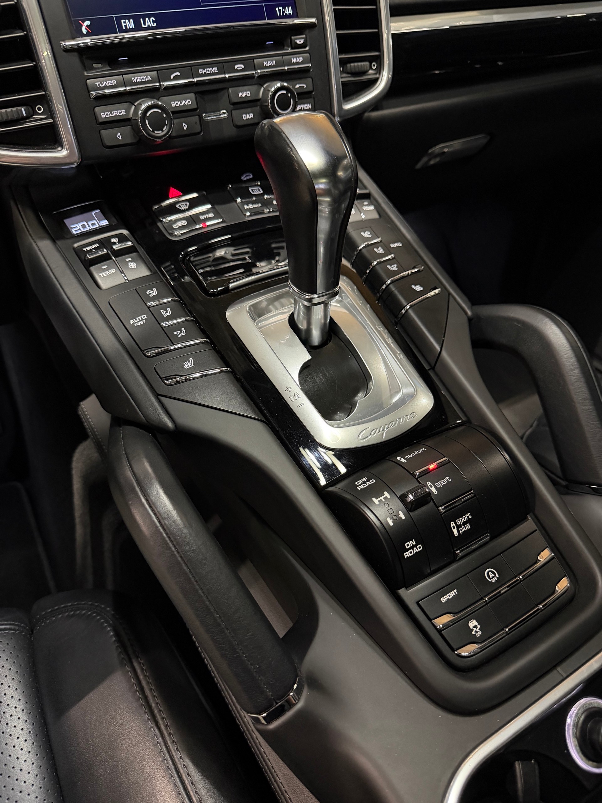 PORSCHE Cayenne S Diesel-image-11