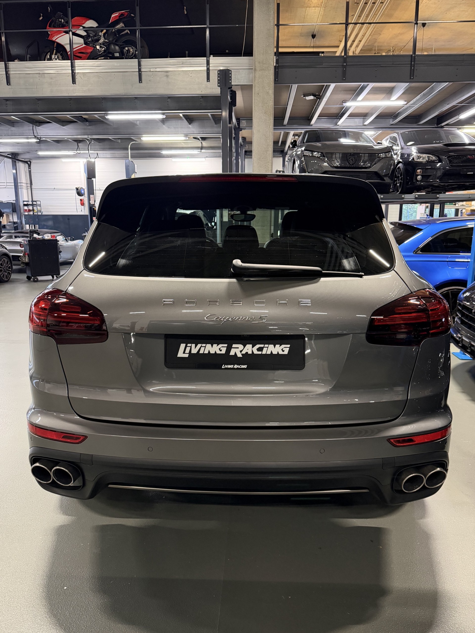 PORSCHE Cayenne S Diesel-image-3