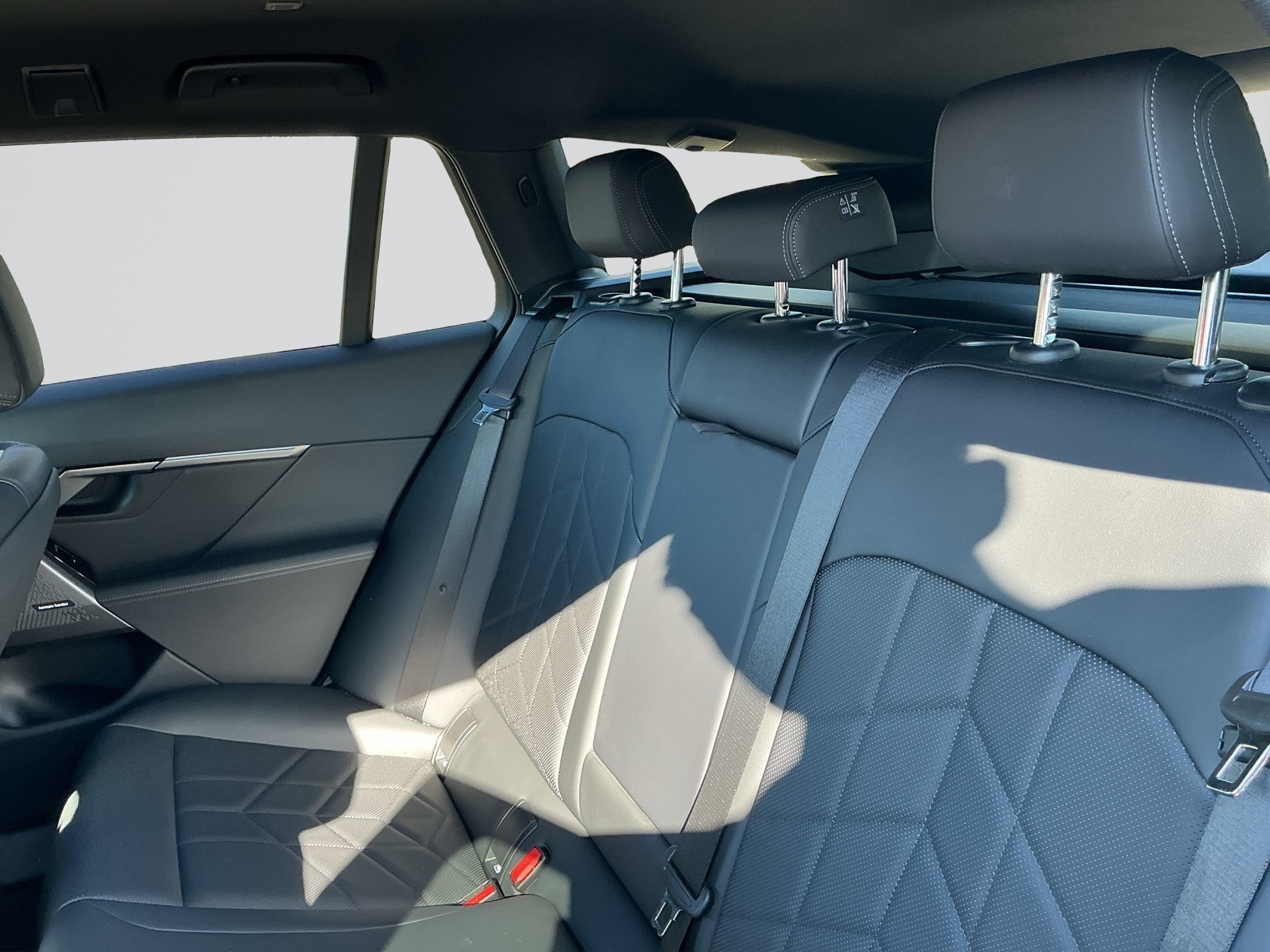 BMW 520i sDrive 48V Touring M Sport Steptronic-image-13
