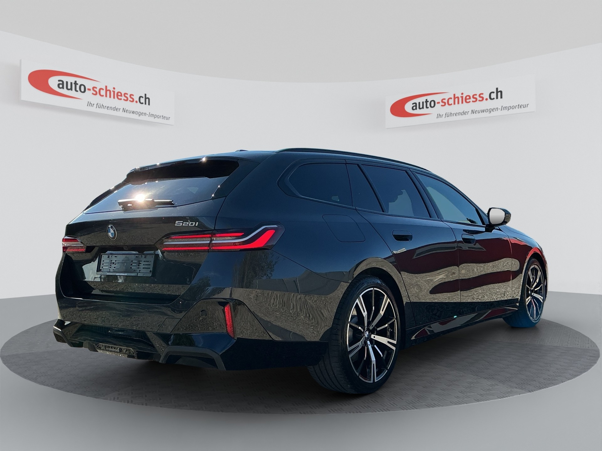 BMW 520i sDrive 48V Touring M Sport Steptronic-image-4