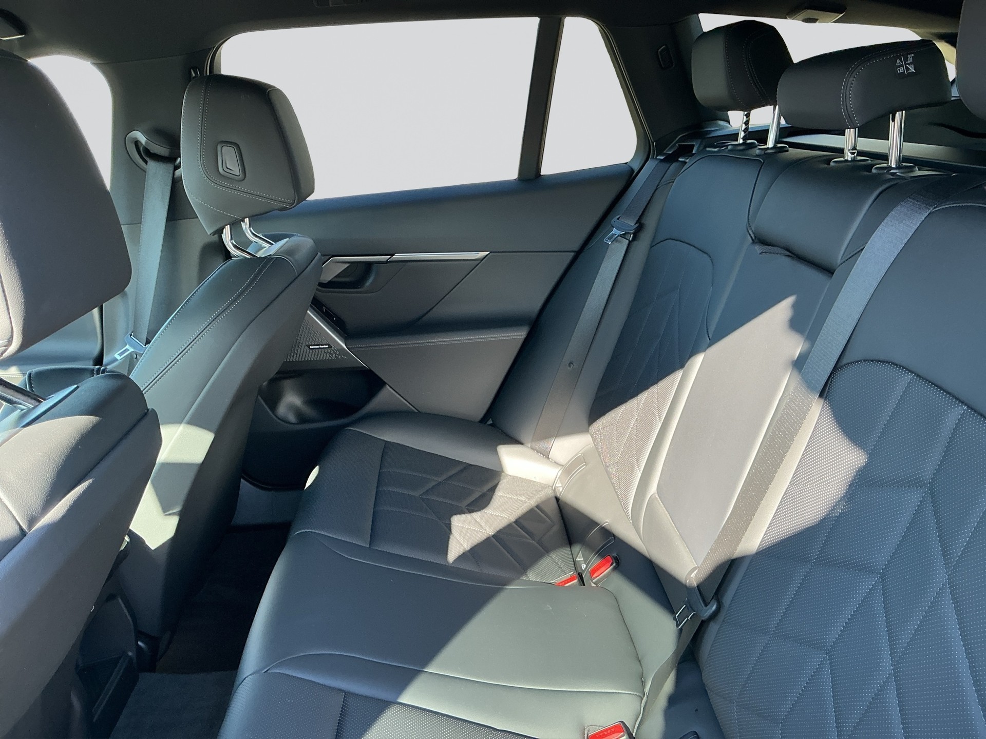 BMW 520i sDrive 48V Touring M Sport Steptronic-image-12