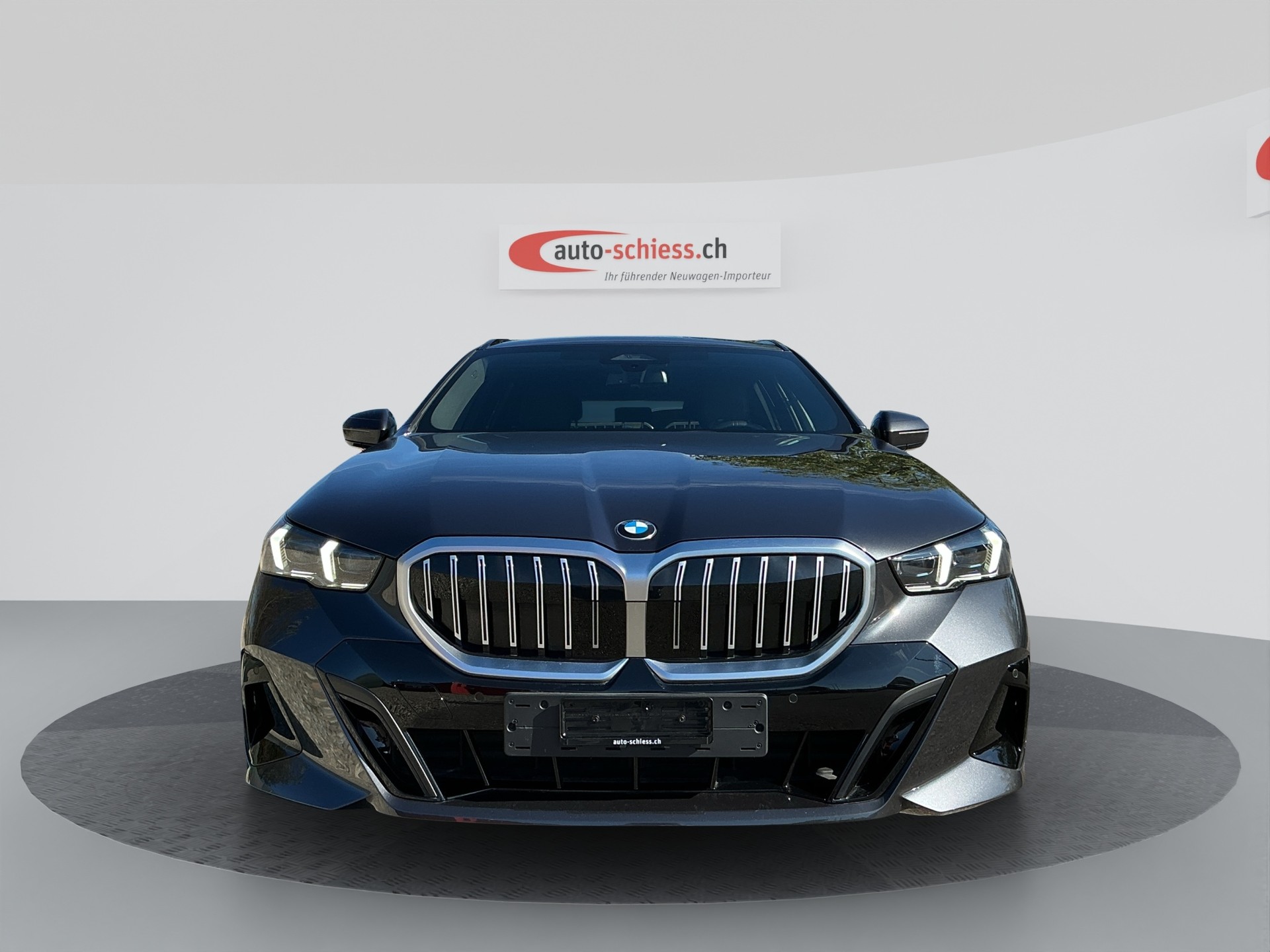 BMW 520i sDrive 48V Touring M Sport Steptronic-showroom-element-1