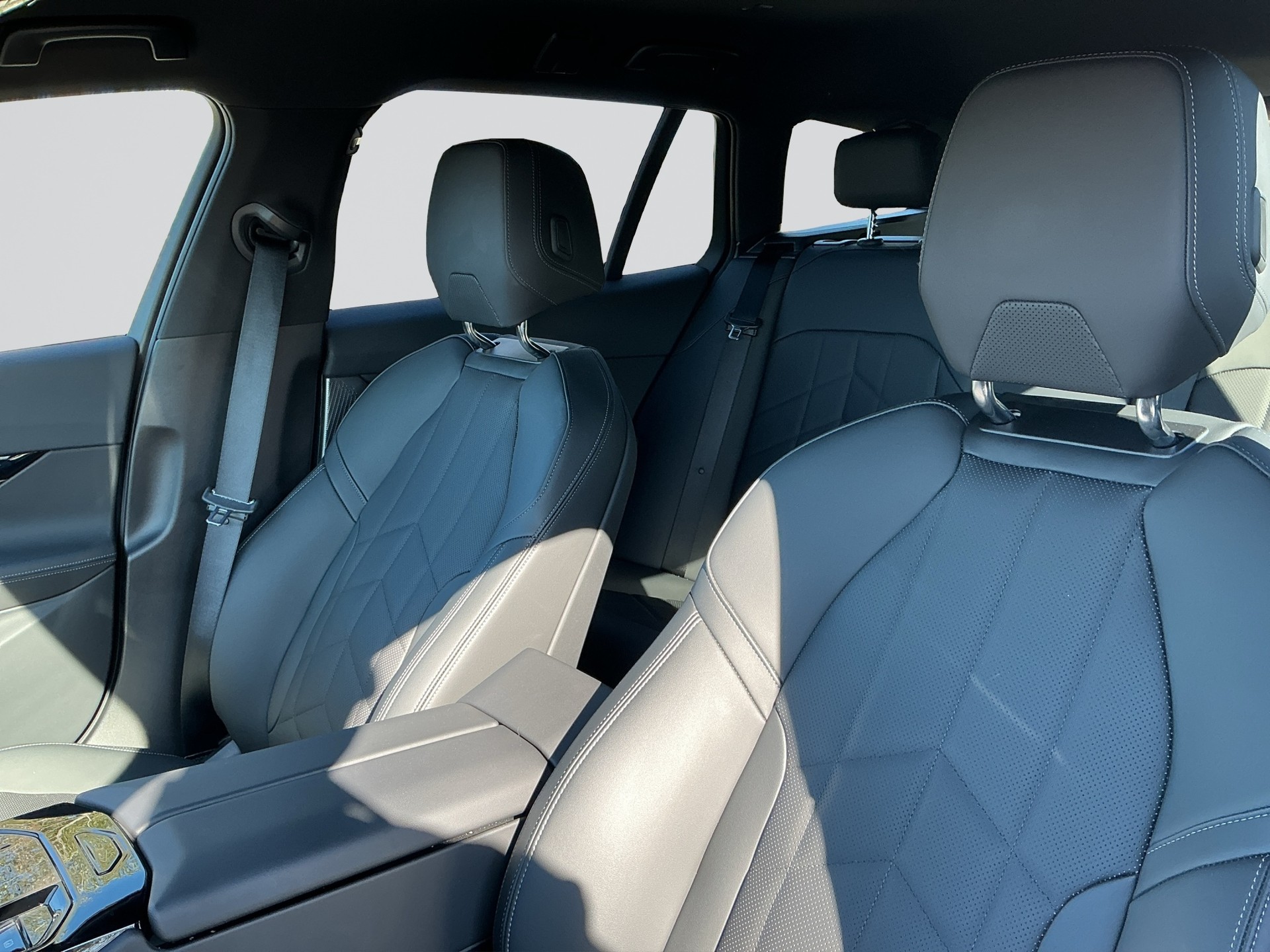 BMW 520i sDrive 48V Touring M Sport Steptronic-image-6