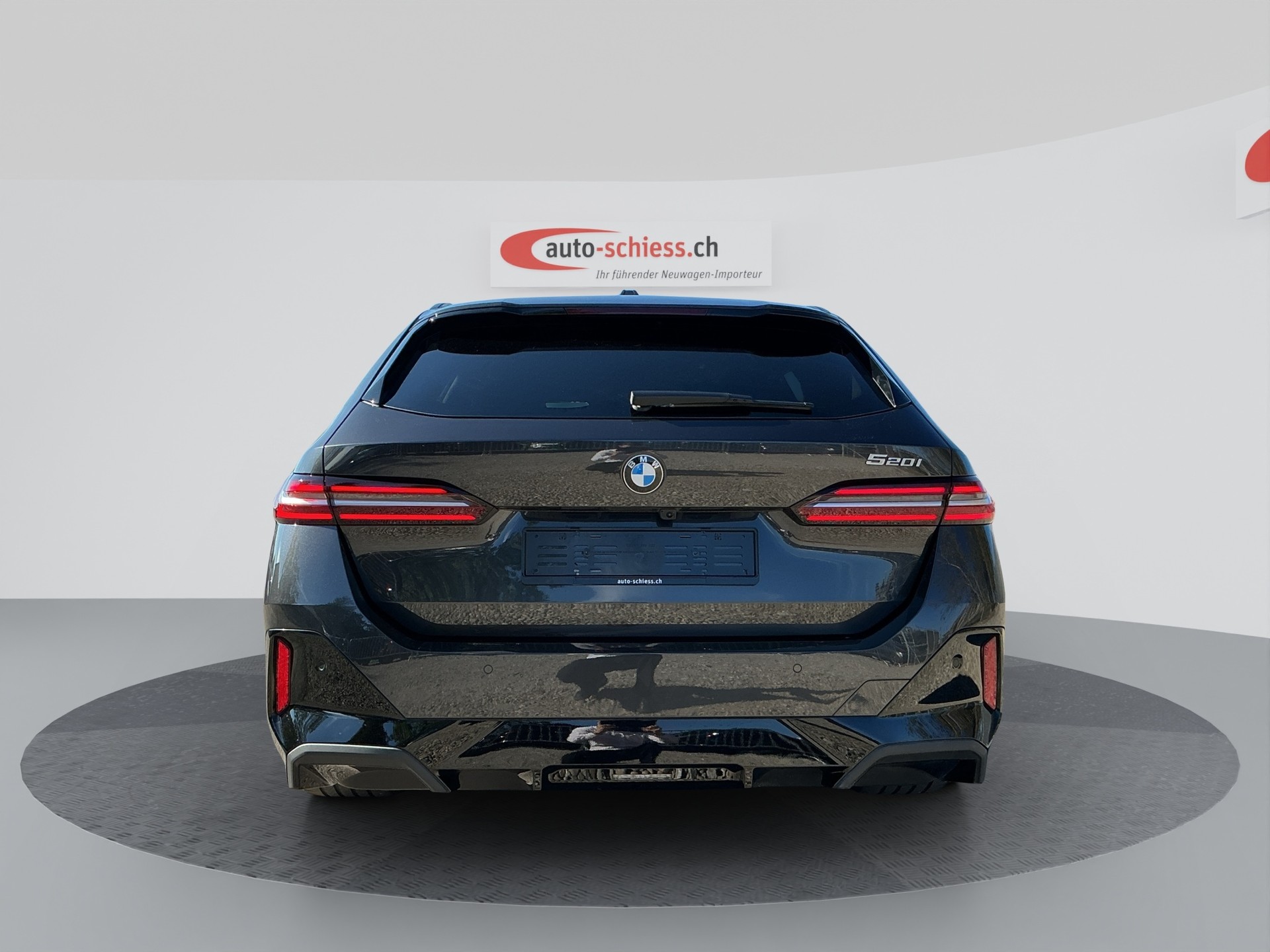 BMW 520i sDrive 48V Touring M Sport Steptronic-showroom-element-3
