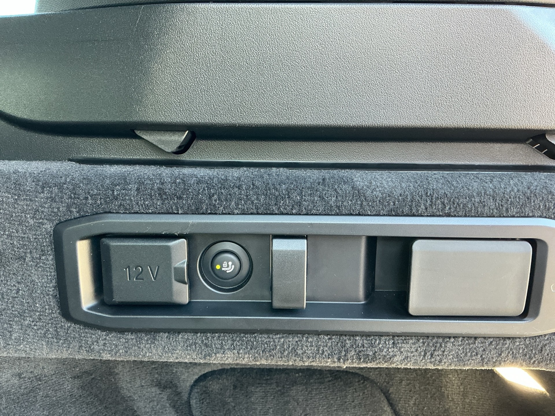 BMW 520i sDrive 48V Touring M Sport Steptronic-image-16