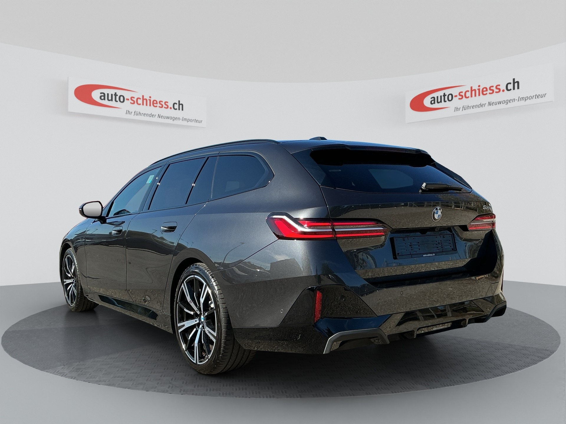 BMW 520i sDrive 48V Touring M Sport Steptronic-showroom-element-2